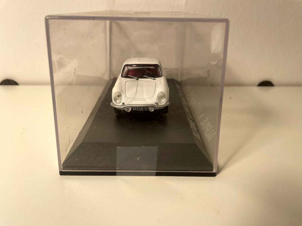 Wäissen Renault Alpine A108 2+2 Coupé vun 1961