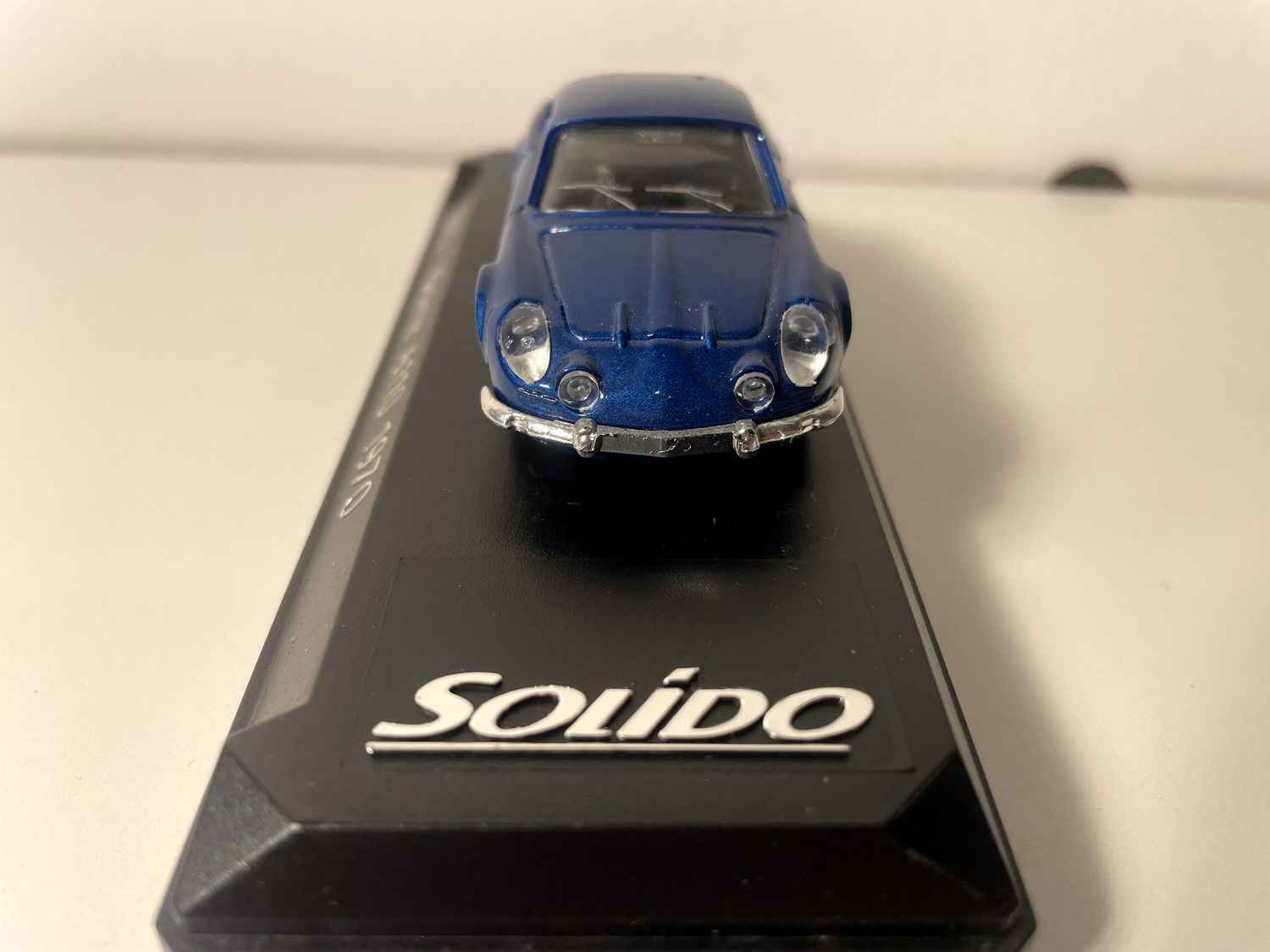 Niebieski Renault Alpine A110 z 1970 roku (Solido nr 1803)