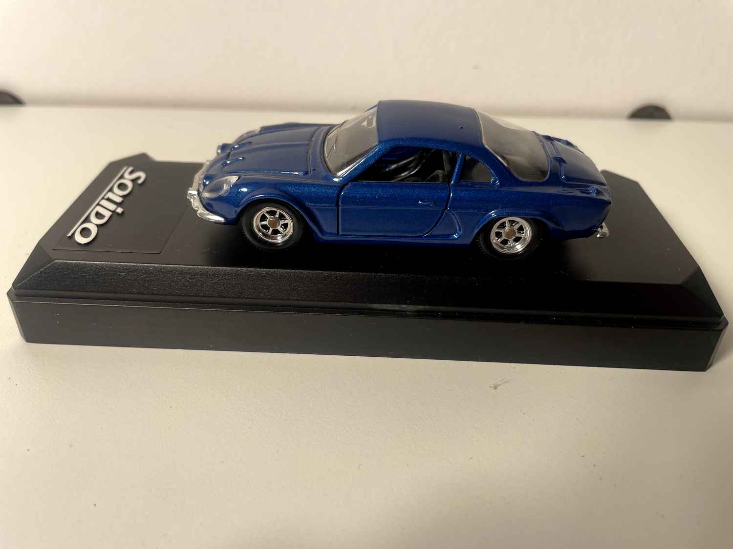 Niebieski Renault Alpine A110 z 1970 roku (Solido nr 1803)