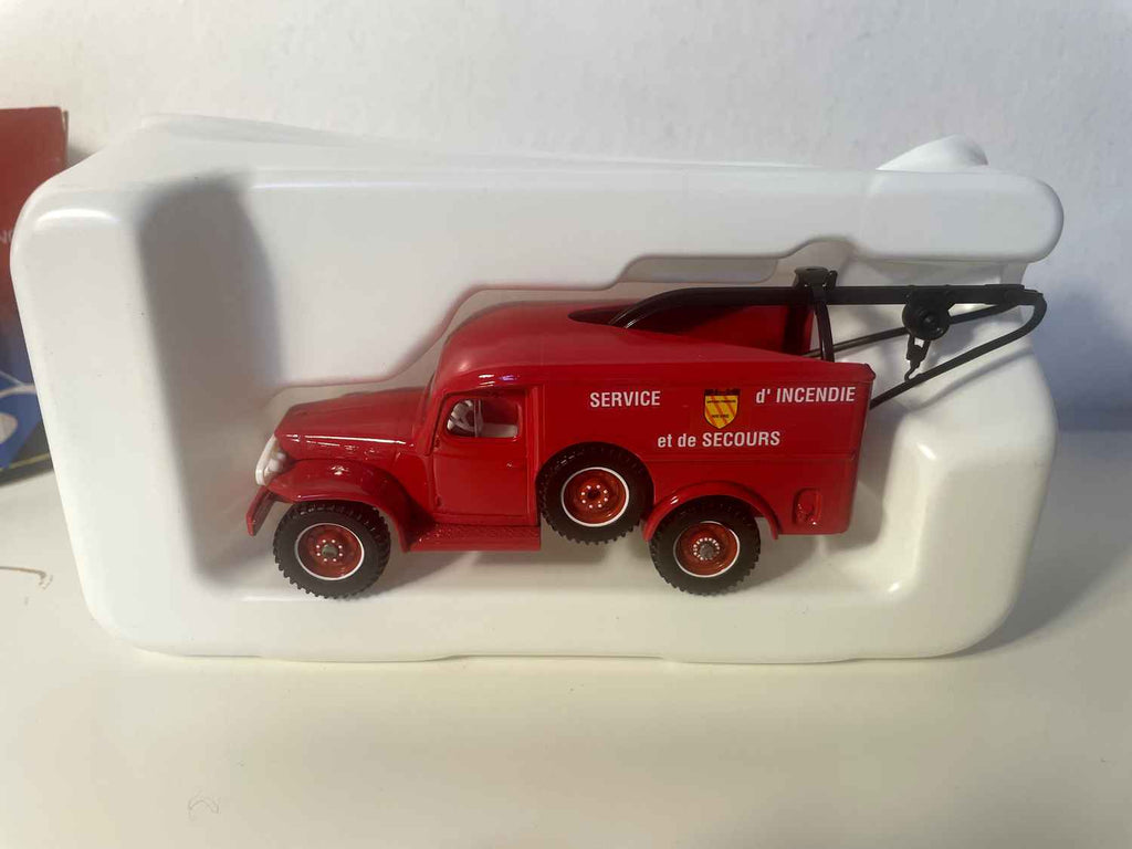 Red FIREFIGHTER Dodge tow truck (Solido reference 2156)