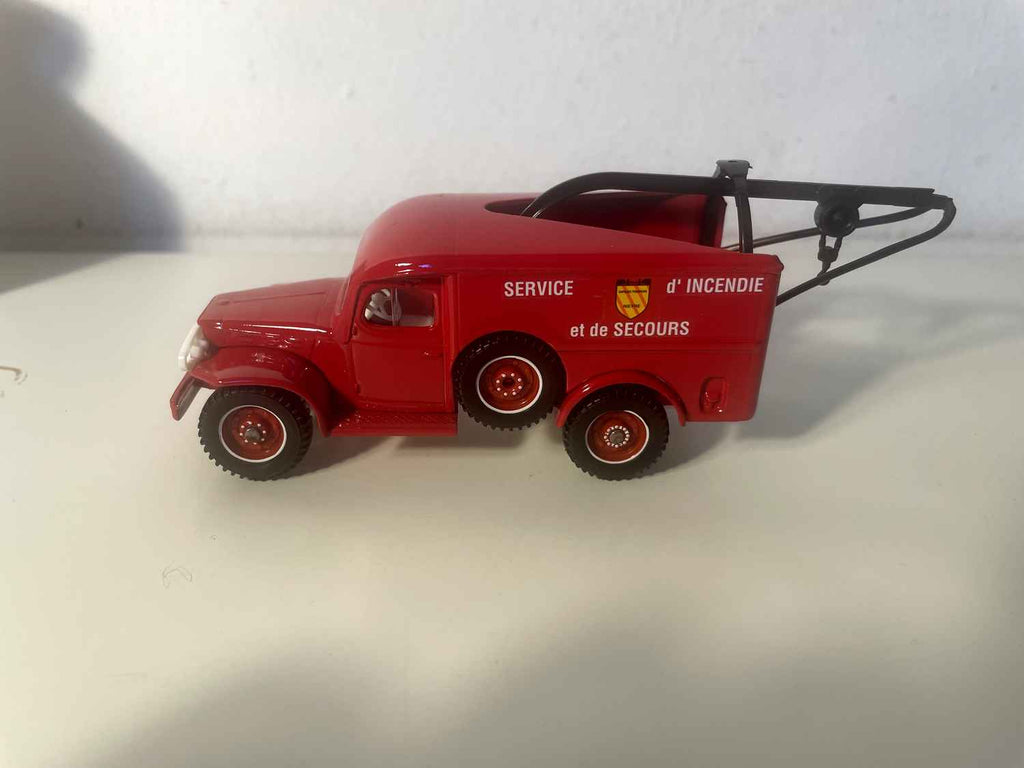 Red FIREFIGHTER Dodge tow truck (Solido reference 2156)