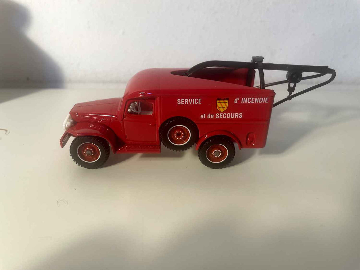 Red FIREFIGHTER Dodge tow truck (Solido reference 2156)