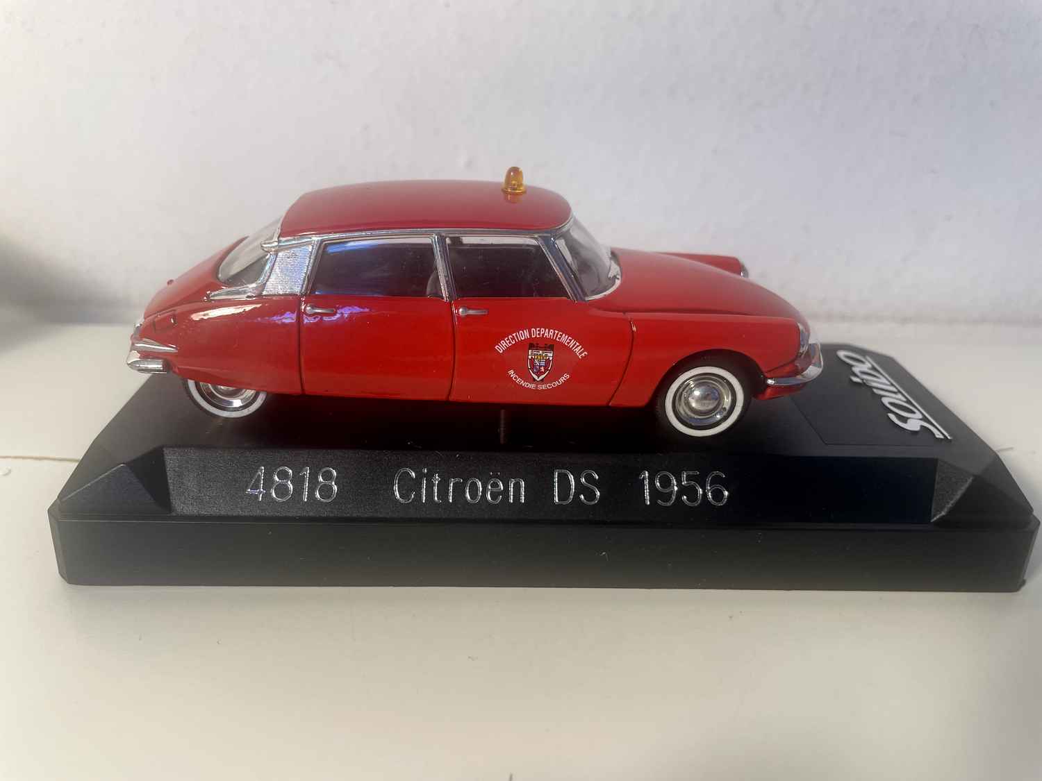 Citroën DS rouge POMPIERS de 1956 (Solido référence 4818)
