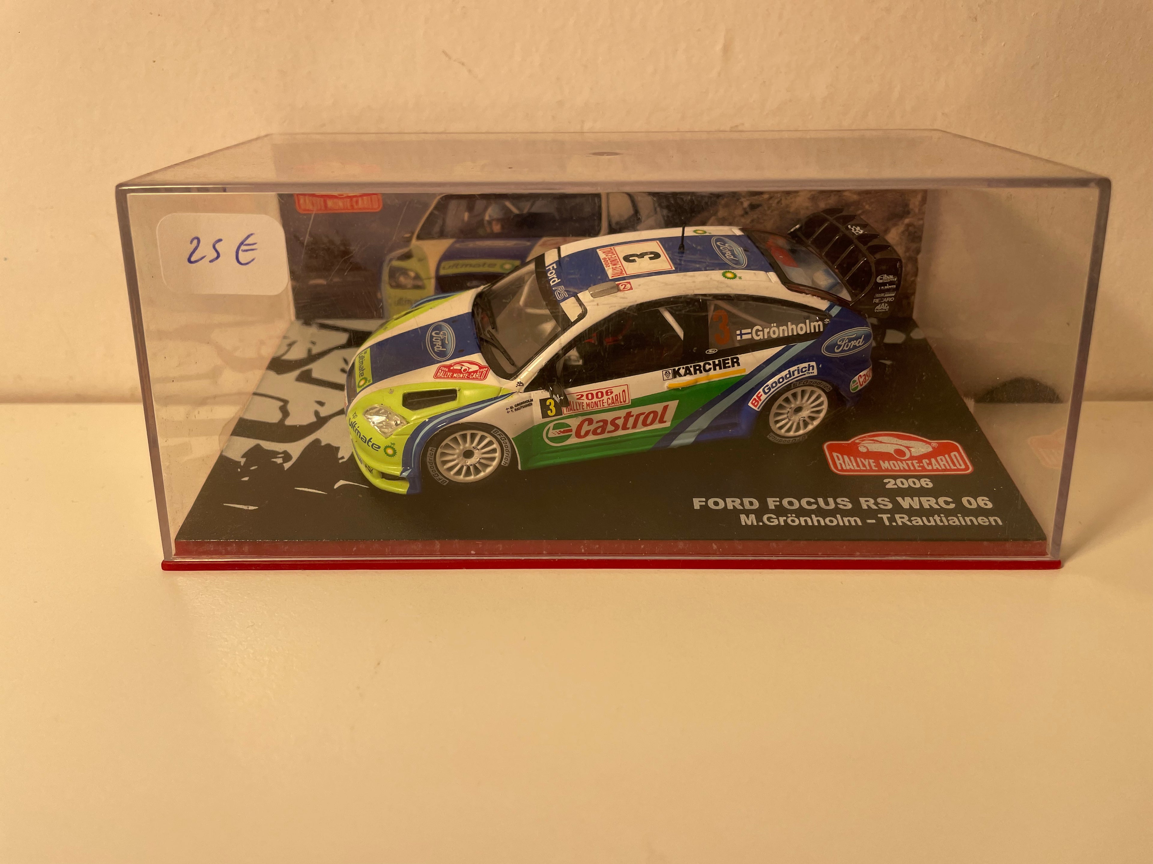 Ford Focus RS WRC 06 bleue, blanche et verte numéro 3 - rallye de Monté-Carlo de 2006