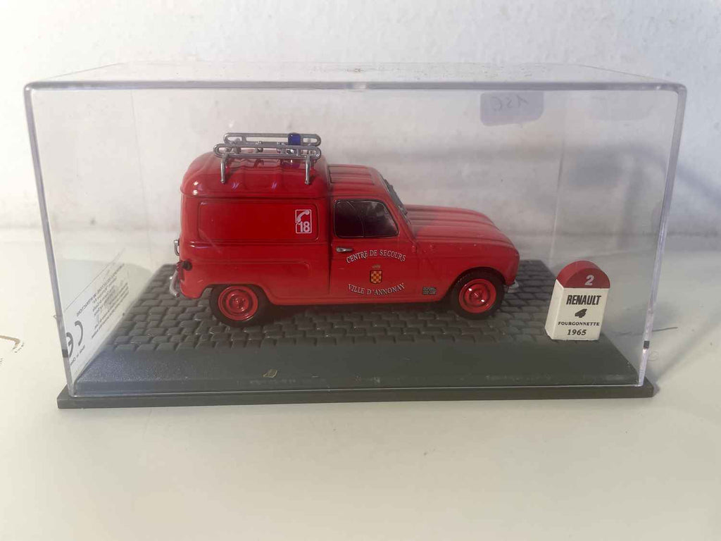 1965 rote Renault 4 Transporter der Annonay Feuerwehr