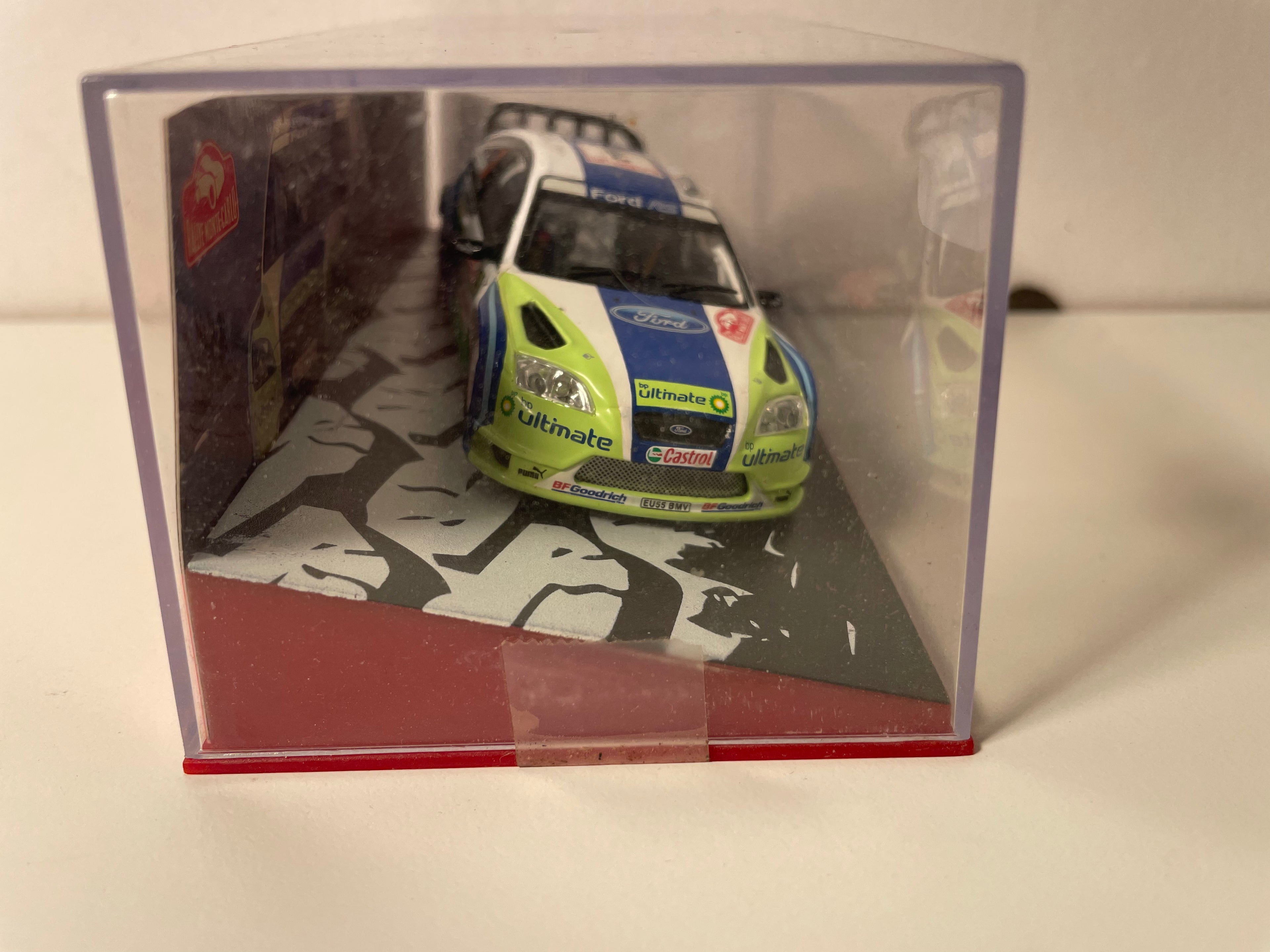 Ford Focus RS WRC 06 bleue, blanche et verte numéro 3 - rallye de Monté-Carlo de 2006