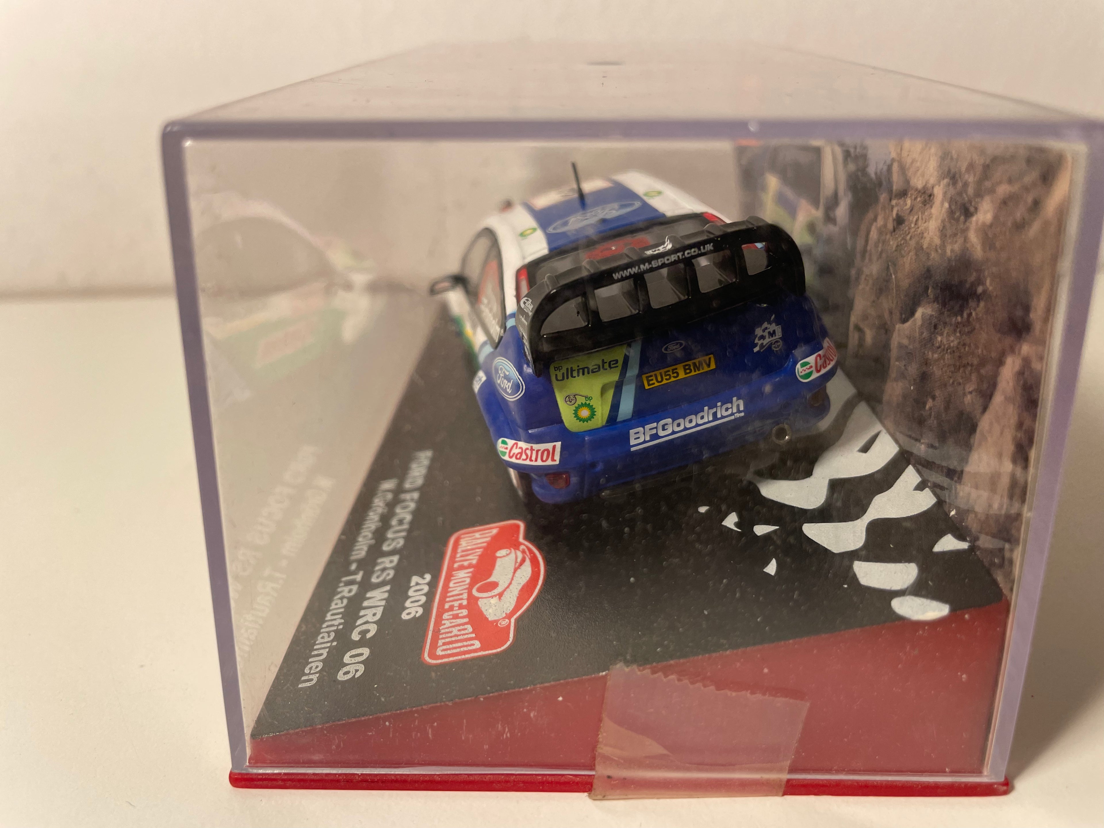 Ford Focus RS WRC 06 bleue, blanche et verte numéro 3 - rallye de Monté-Carlo de 2006
