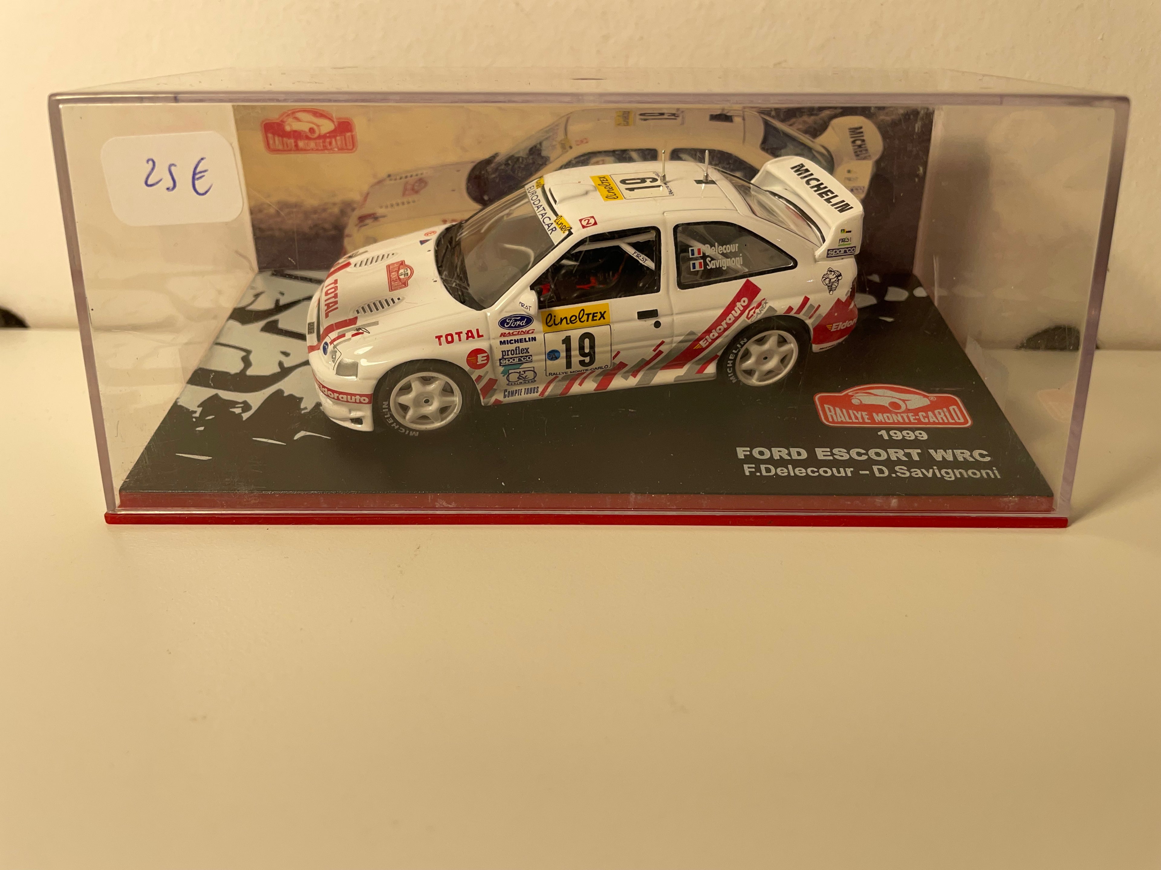Ford Focus WRC blanche numéro 19 - rallye de Monté-Carlo de 1999