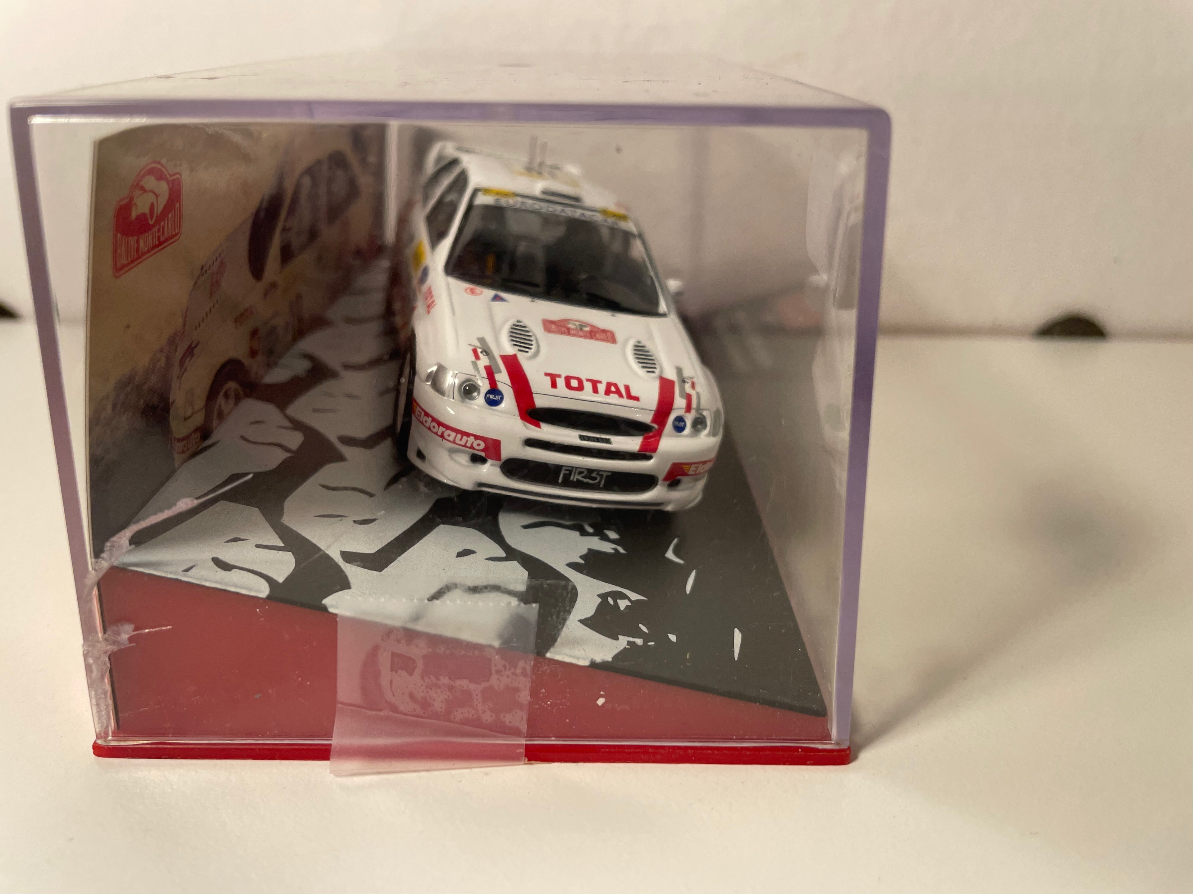 Ford Focus WRC blanche numéro 19 - rallye de Monté-Carlo de 1999