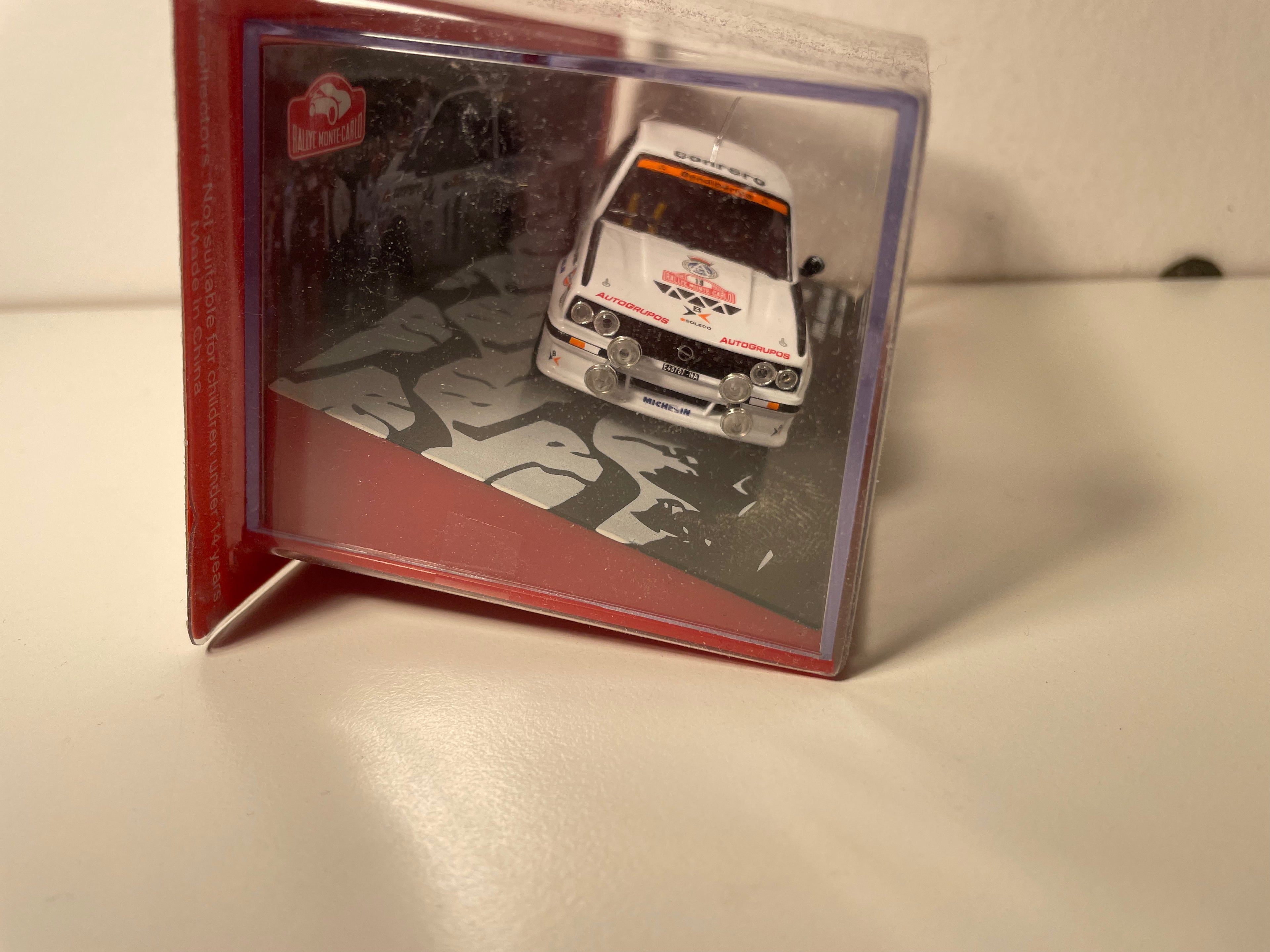 Opel Ascona 400 blanche numéro 19 - rallye de Monté-Carlo de 1983
