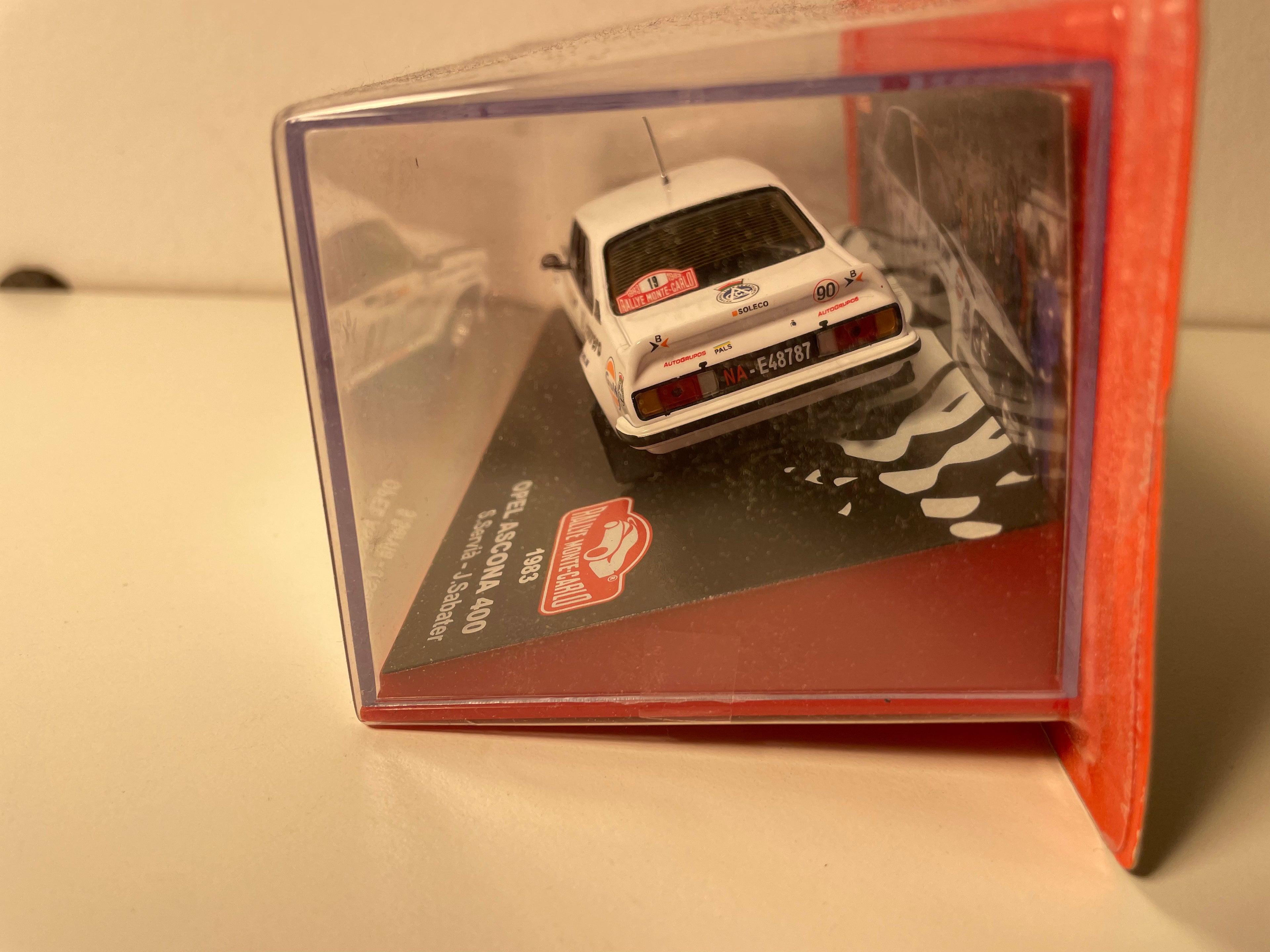 Opel Ascona 400 blanche numéro 19 - rallye de Monté-Carlo de 1983
