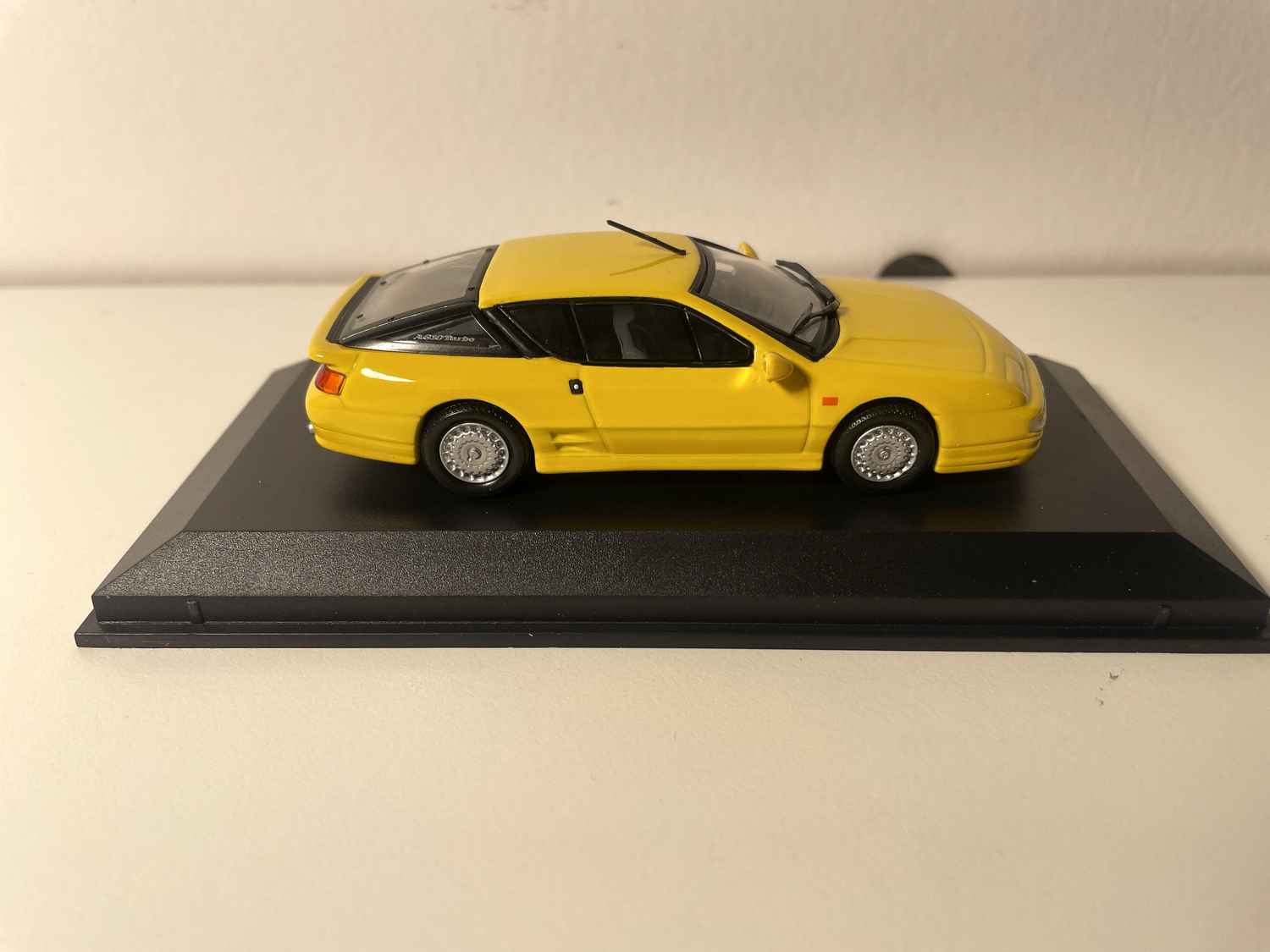 Renault Alpine A610 jaune - Norev