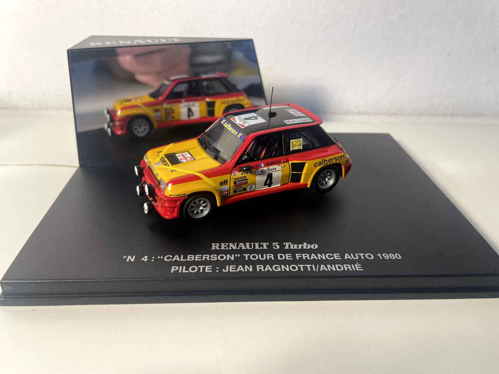 Renault 5 Turbo jaune, rouge et noire numéro 4 Calberson - tour de France auto 1980 (coffret boite rectangle) - Universal Hobbies