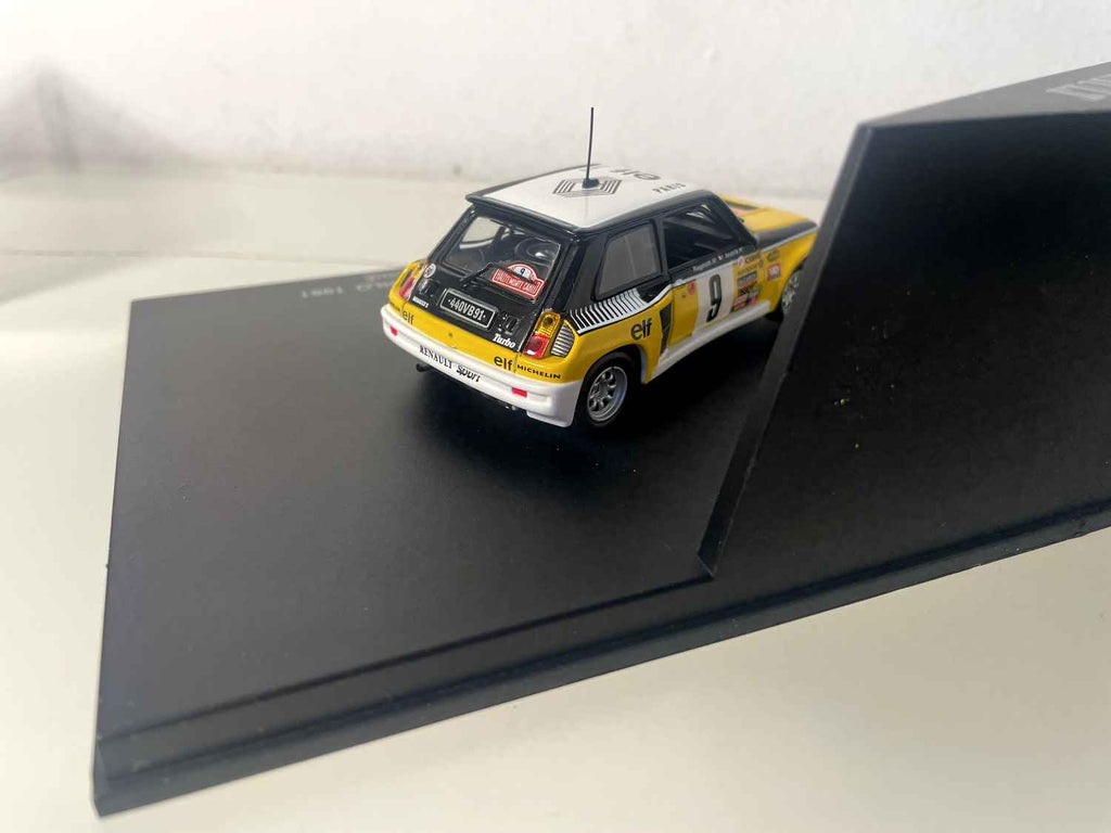 Renault 5 Turbo jaune, blanche et noire numéro 9 - vainqueur rallye Monté-Carlo de 1981 (coffret boite rectangle) - Universal Hobbies