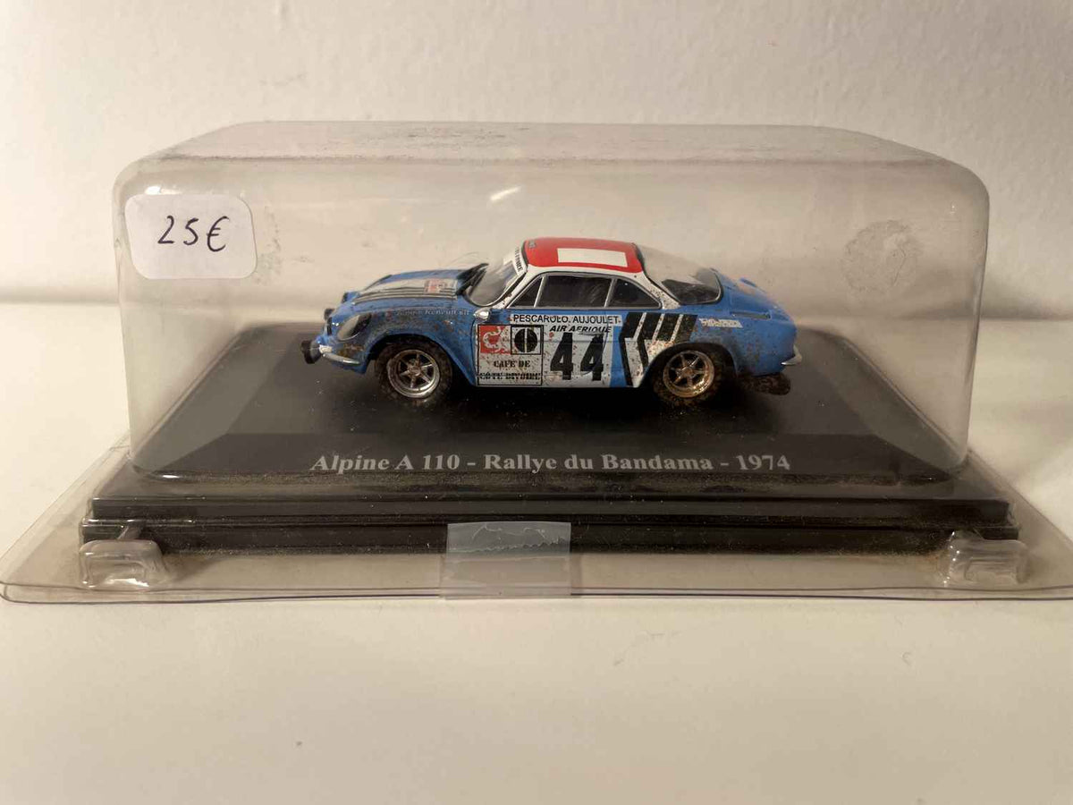 Renault Alpine A110 blu, bianca e rossa numero 44 - rally di Bandama (Côte d'Ivoire) del 1974