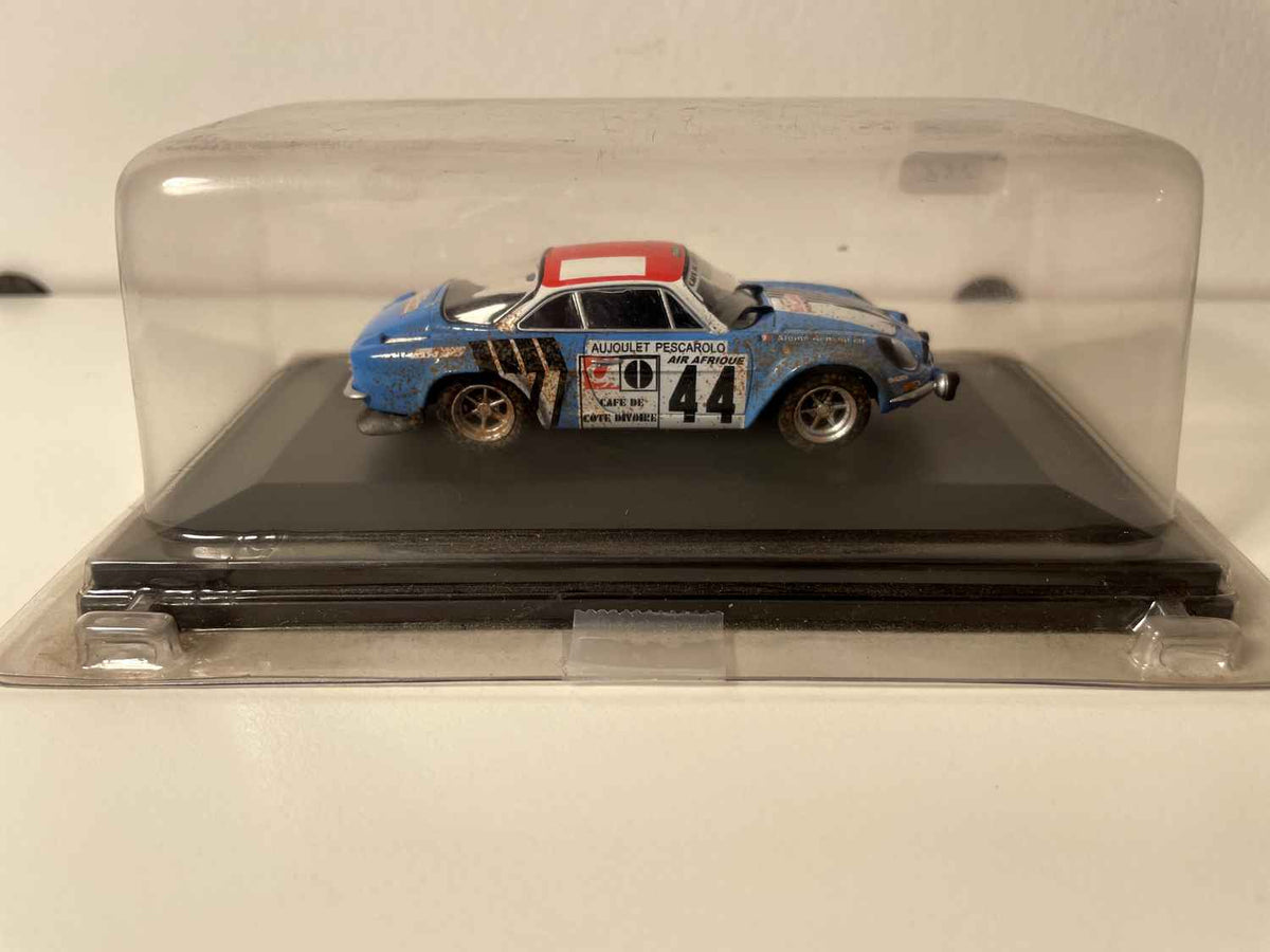 Renault Alpine A110 blu, bianca e rossa numero 44 - rally di Bandama (Côte d'Ivoire) del 1974