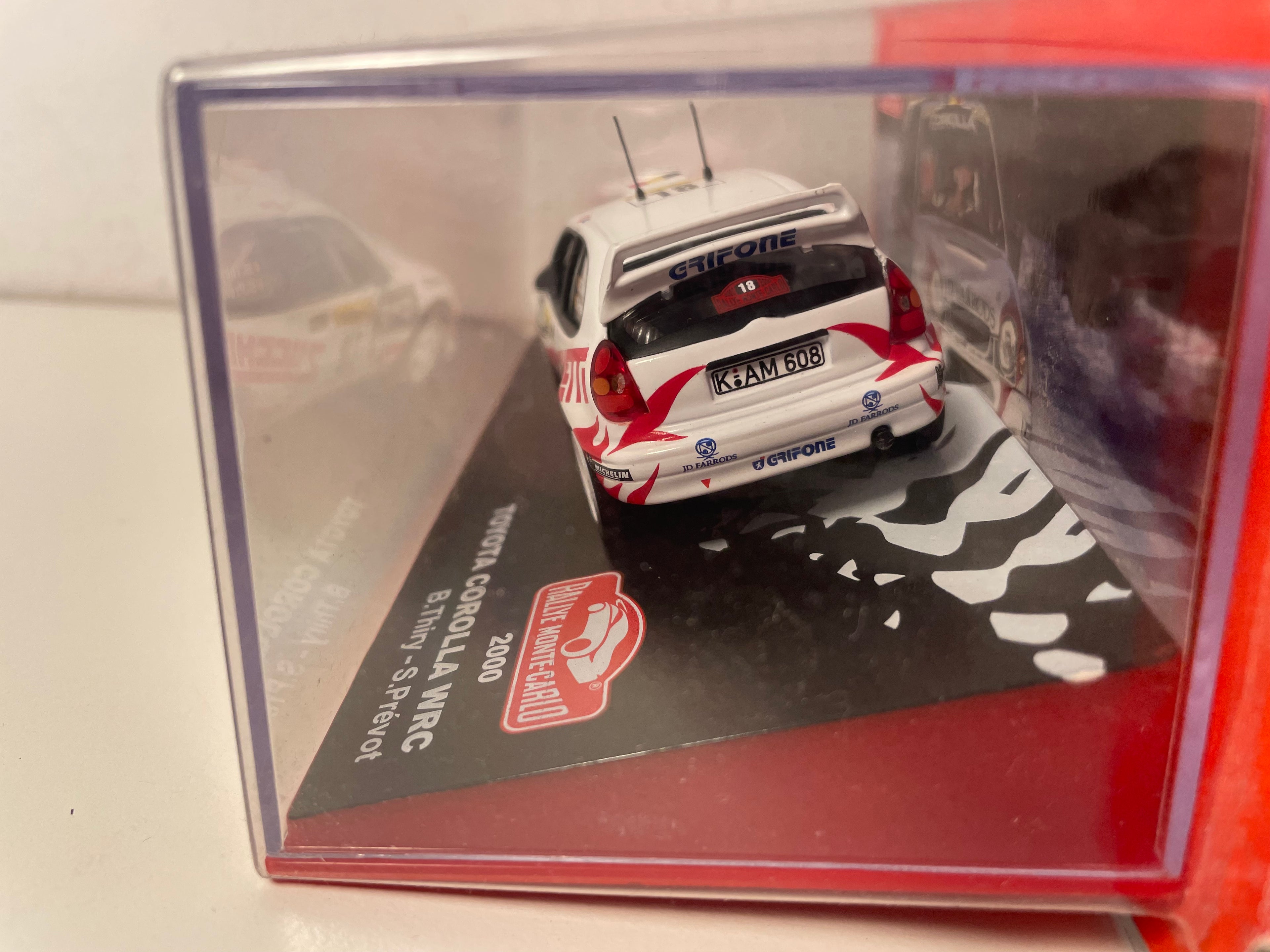 Toyota Corolla WRC blanca y roja número 18 - rally de Montecarlo de 2000