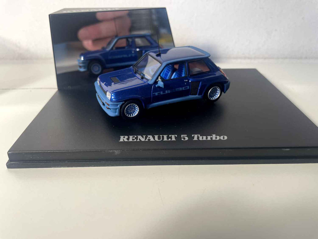 Renault 5 Turbo niebieska (coffret boite rectangle) - Universal Hobbies