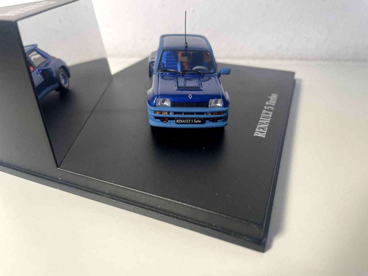 Renault 5 Turbo niebieska (coffret boite rectangle) - Universal Hobbies