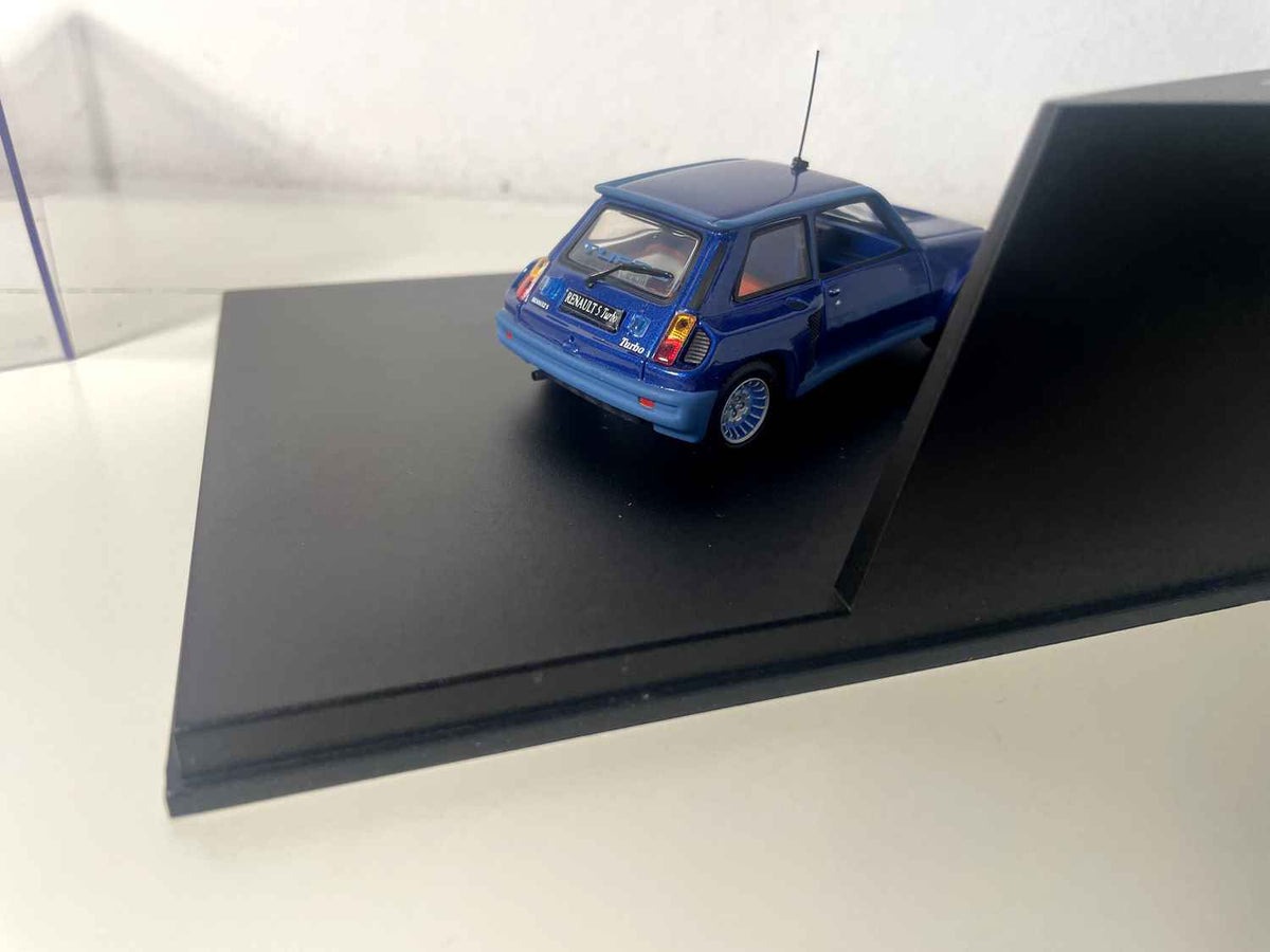 Renault 5 Turbo niebieska (coffret boite rectangle) - Universal Hobbies
