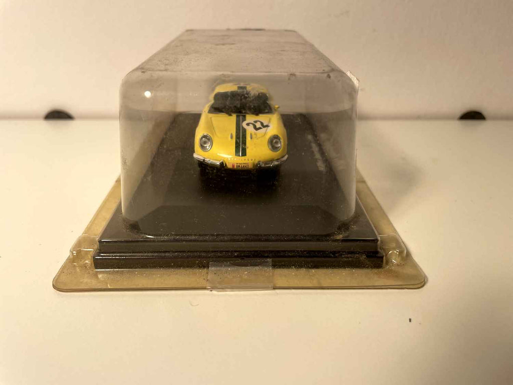 Renault Alpine Willys Interlagos amarillo de 1966 número 22