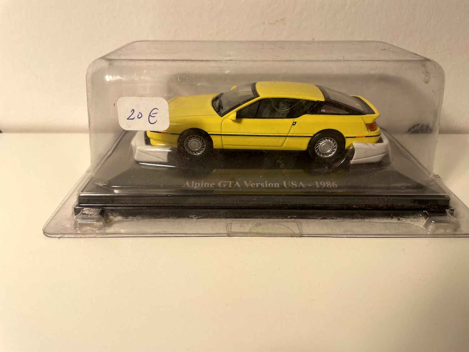 Renault Alpine GTA USA versión amarilla de 1986
