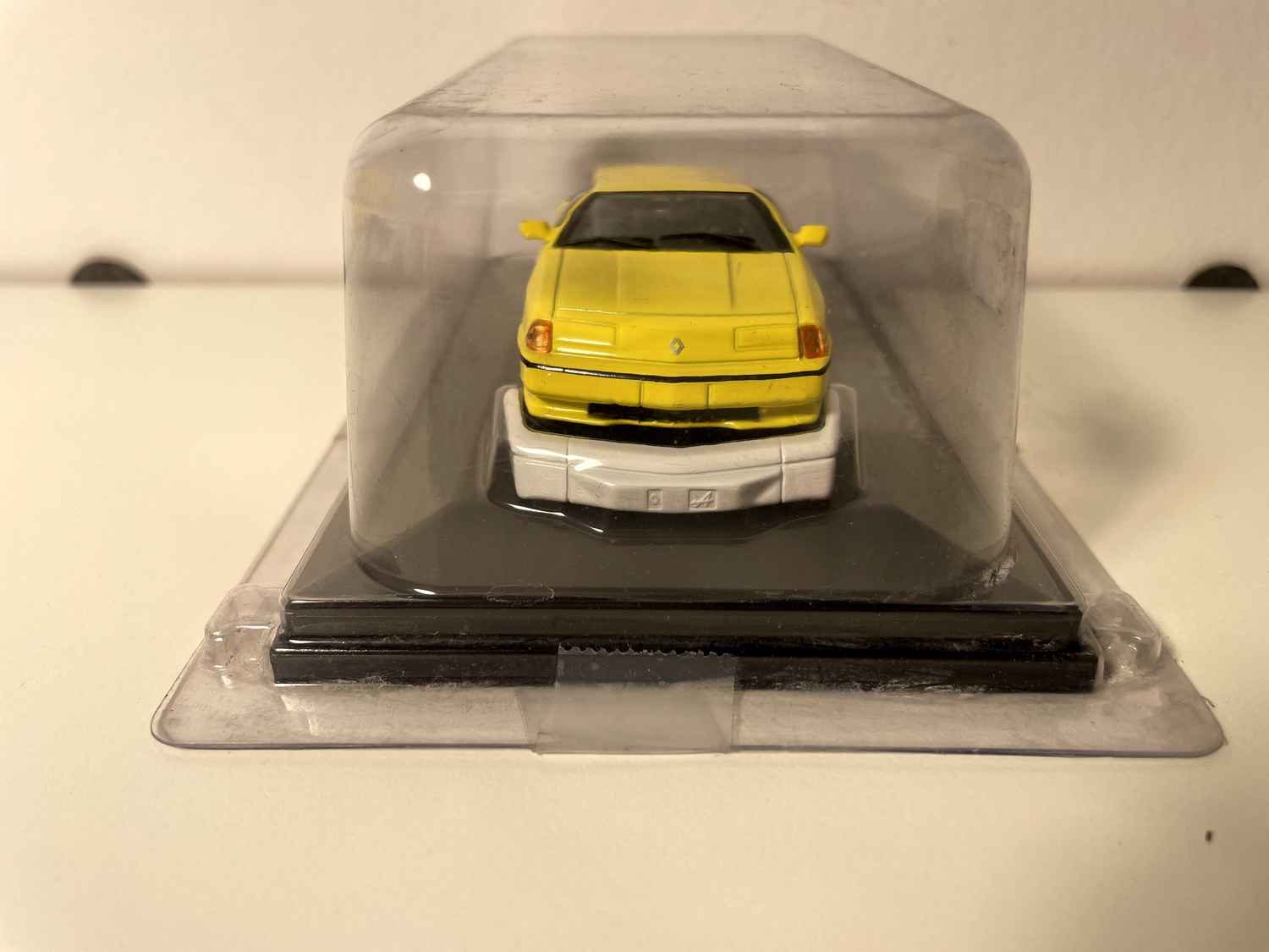 Renault Alpine GTA USA versión amarilla de 1986