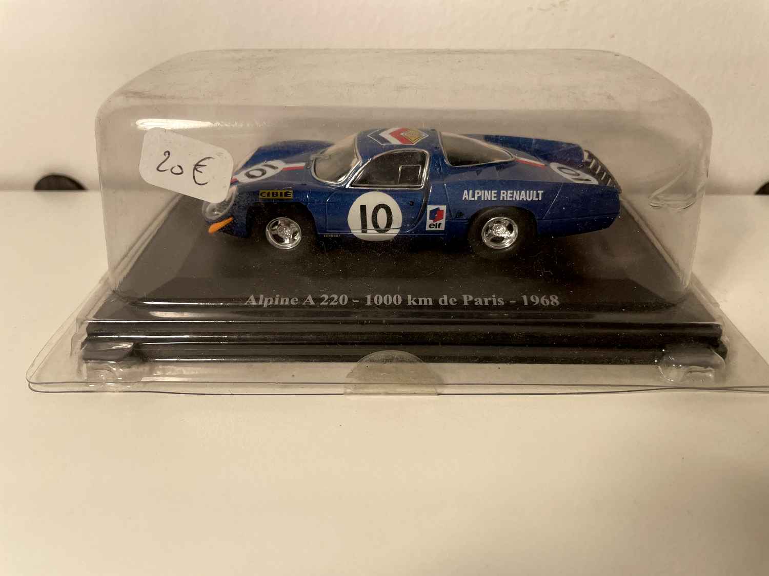Renault Alpine A220 bleue numéro 10 - 1000 kms de Paris de 1968 (sous blister)