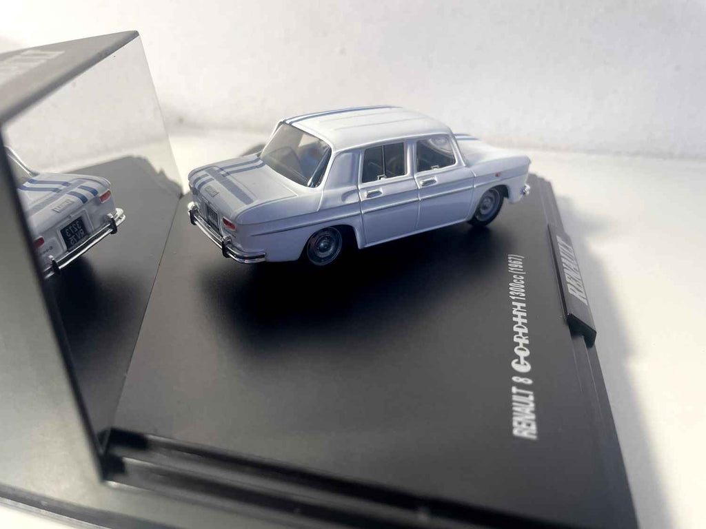 Renault 8 Gordini 1300 cc biała z niebieskimi paskami z 1967 roku (pudełko prostokątne) - NOREV