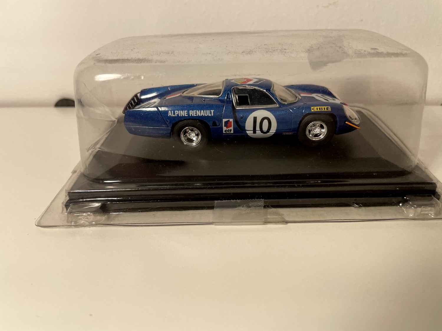 Renault Alpine A220 bleue numéro 10 - 1000 kms de Paris de 1968 (sous blister)