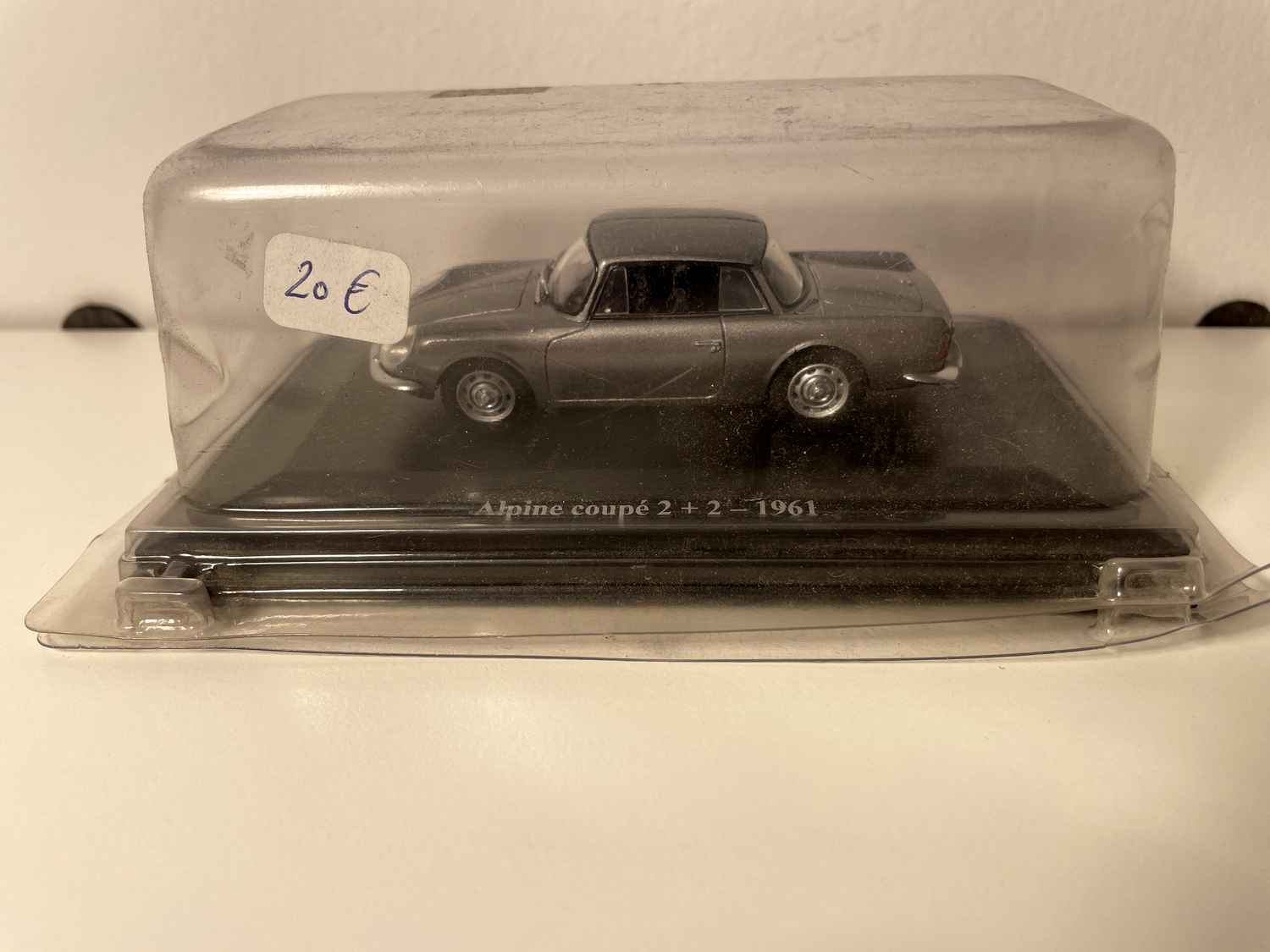 Renault Alpine 2+2 coupé gris de 1961