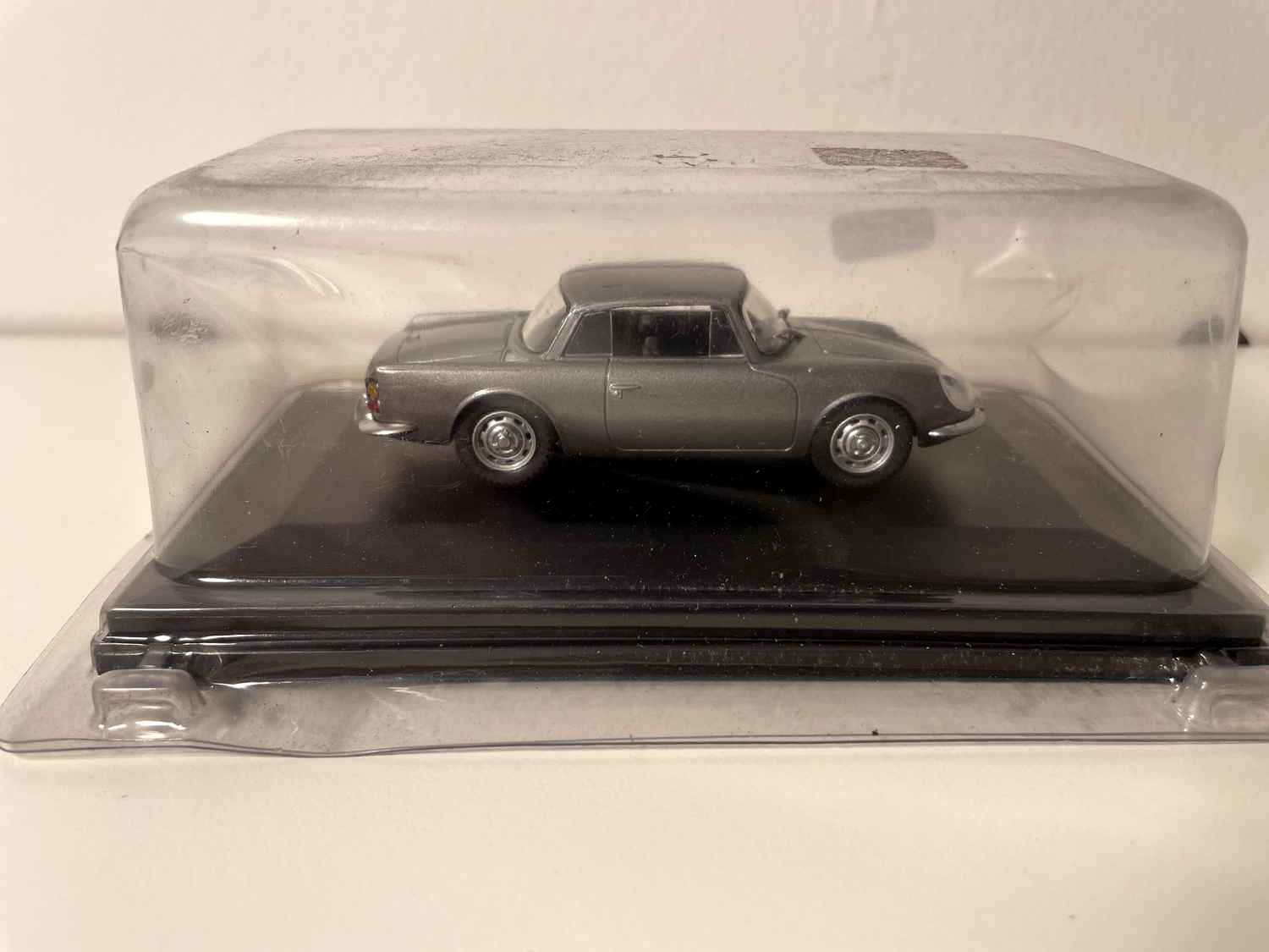 Renault Alpine 2+2 coupé gris de 1961