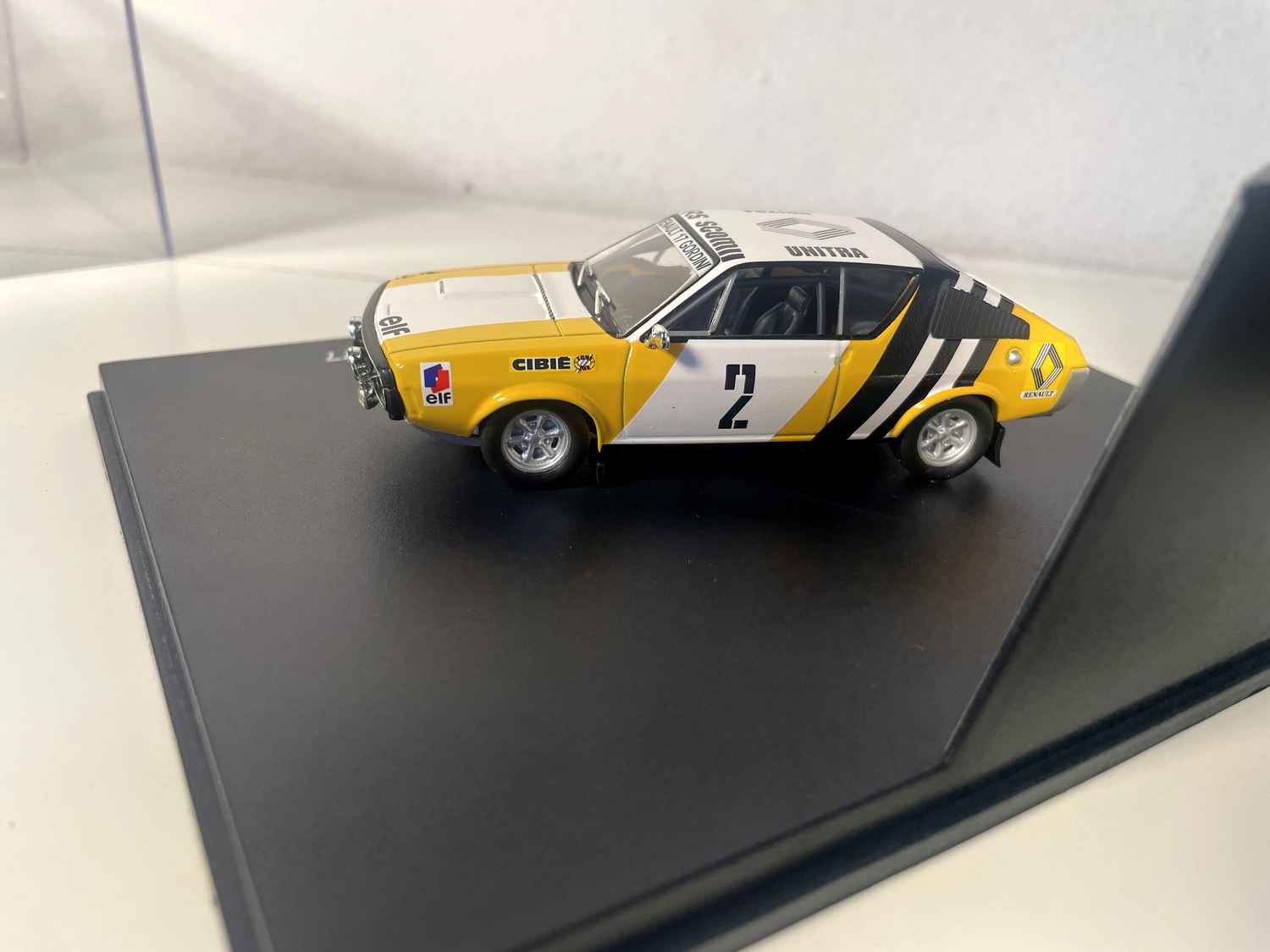 Renault 17 żółta i biała numer 2 rajd krajów wschodnich z 1977 roku (opakowanie prostokątne) - IXO