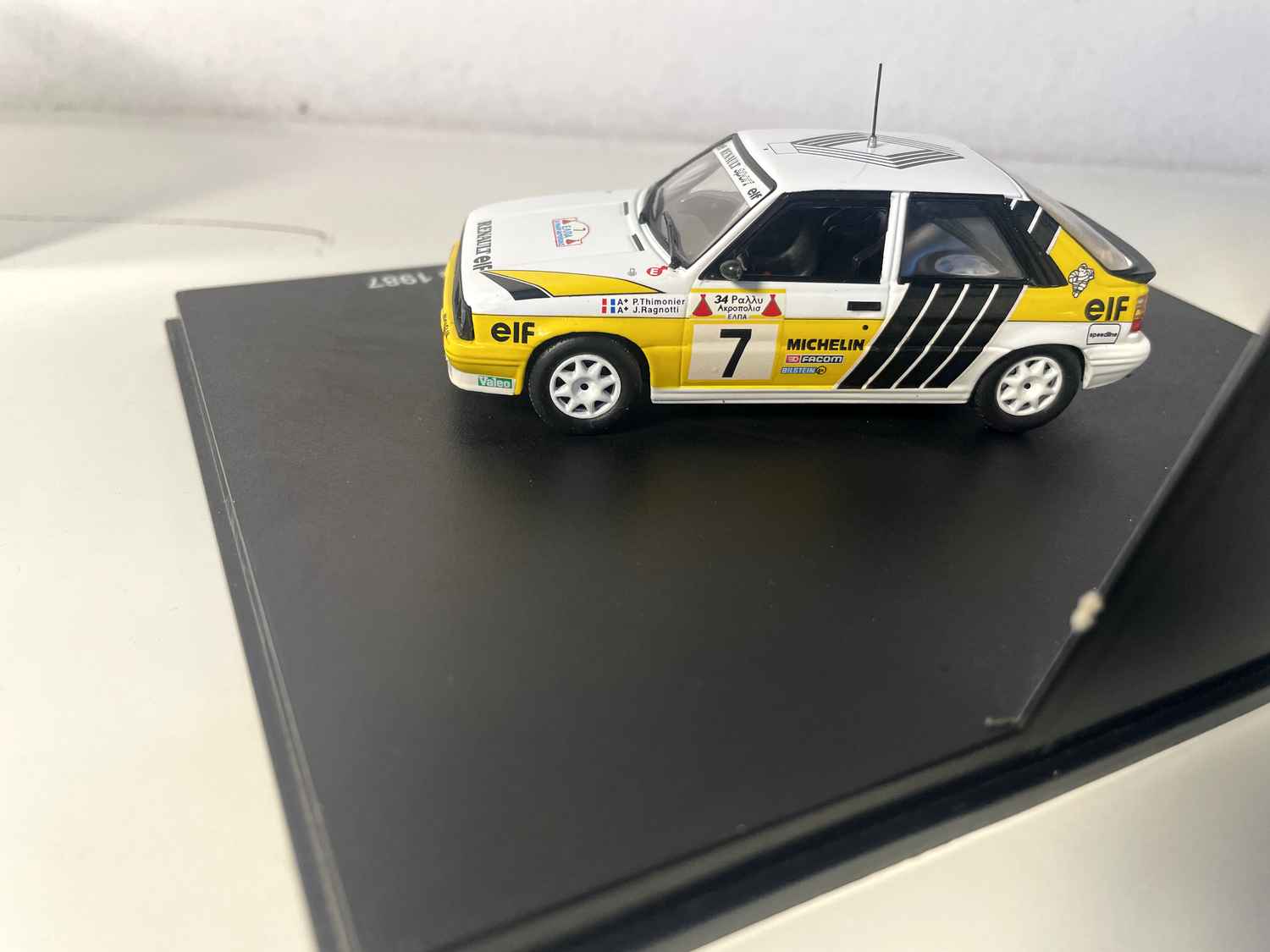 Renault 11 Turbo biała i żółta numer 7 - rajd Akropolu 1987 (karton prostokątny) - IXO