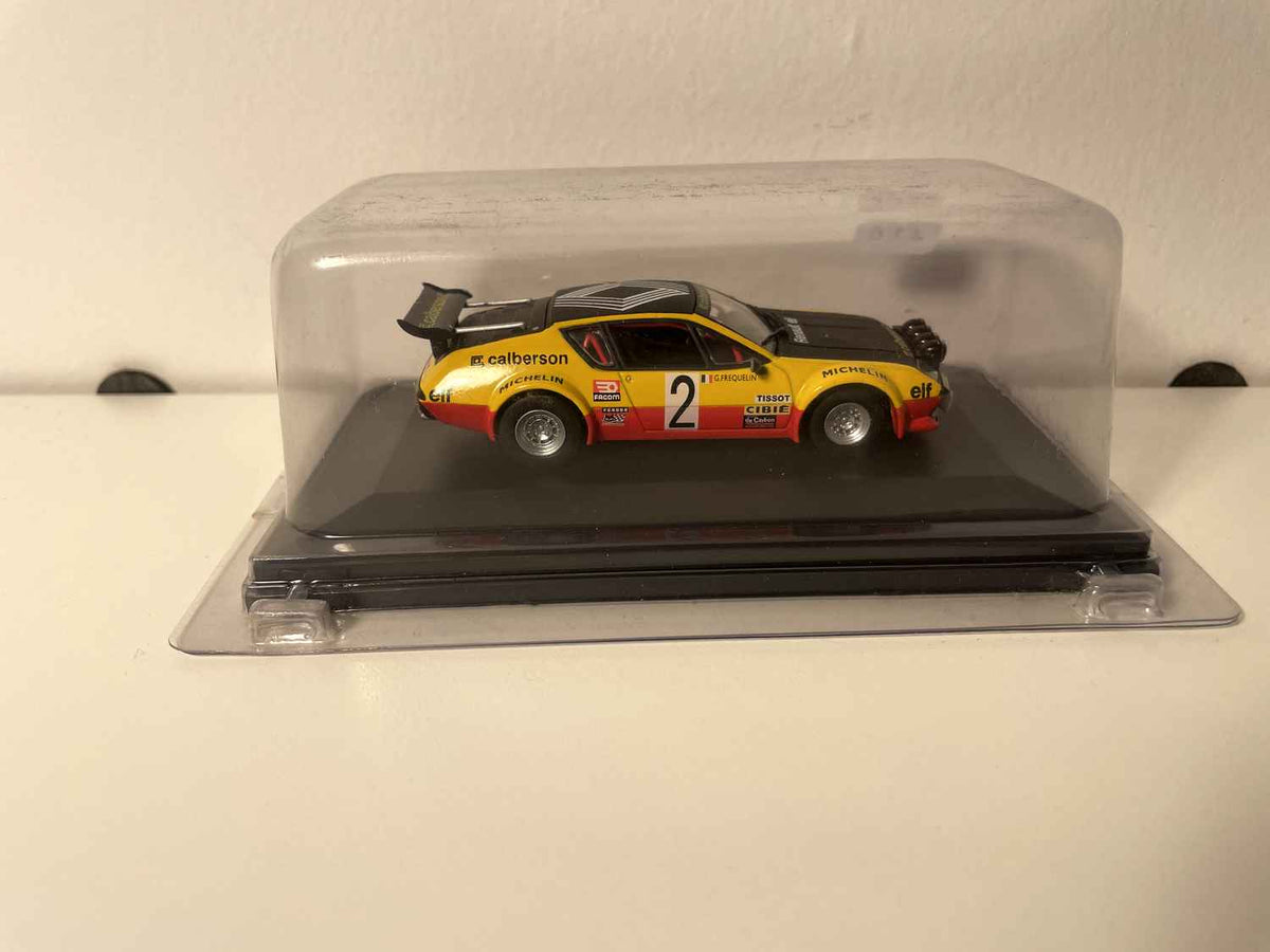 Renault Alpine A310 jaune, noire et rouge numéro 2 de 1977 avec publicité CALBERSON (sous blister)