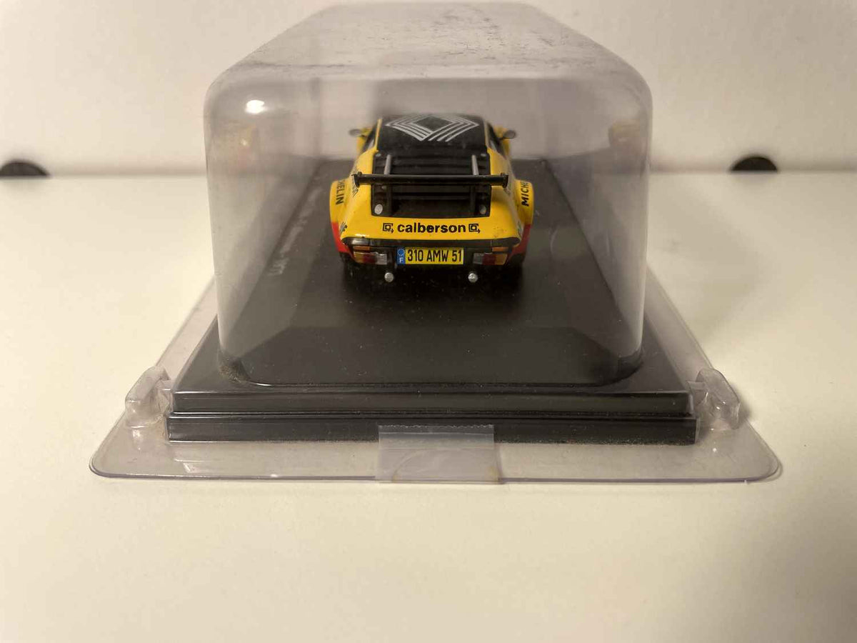 Renault Alpine A310 jaune, noire et rouge numéro 2 de 1977 avec publicité CALBERSON (sous blister)
