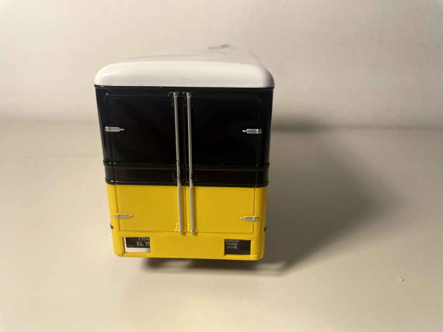 Caminhão Citroën T55-60 Amarelo e Preto - Remoções P. Brasse & Filhos (um espelho quebrado)
