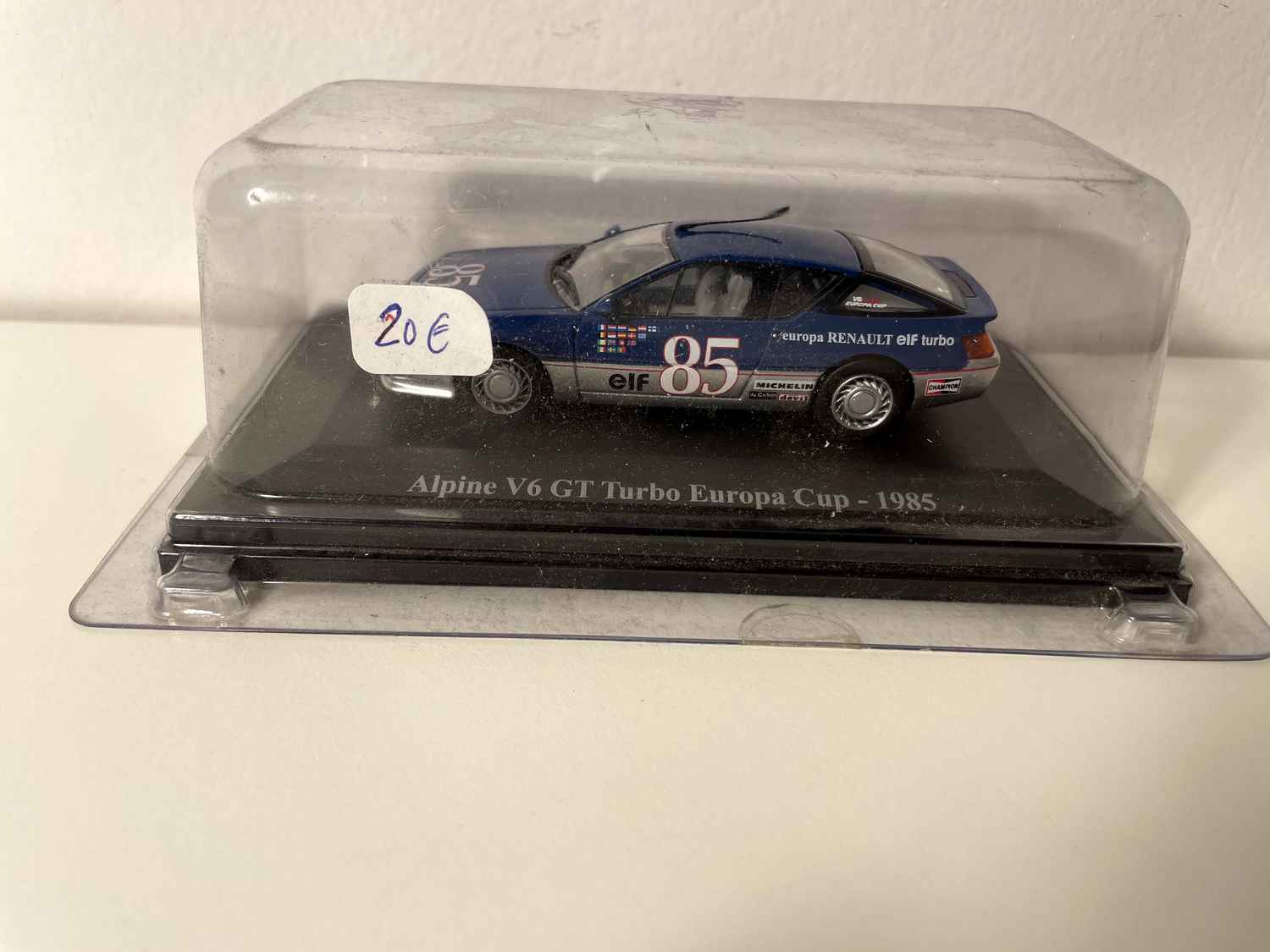 Renault Alpine V6 GT turbo Europa Cup azul de 1985 (número 85)