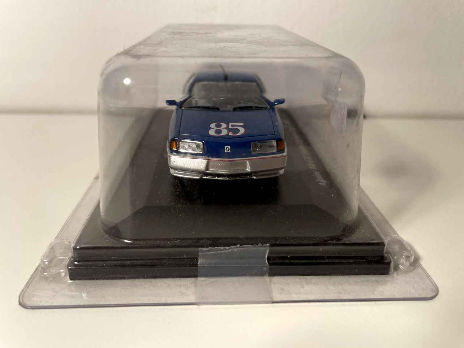 Renault Alpine V6 GT turbo Europa Cup azul de 1985 (número 85)