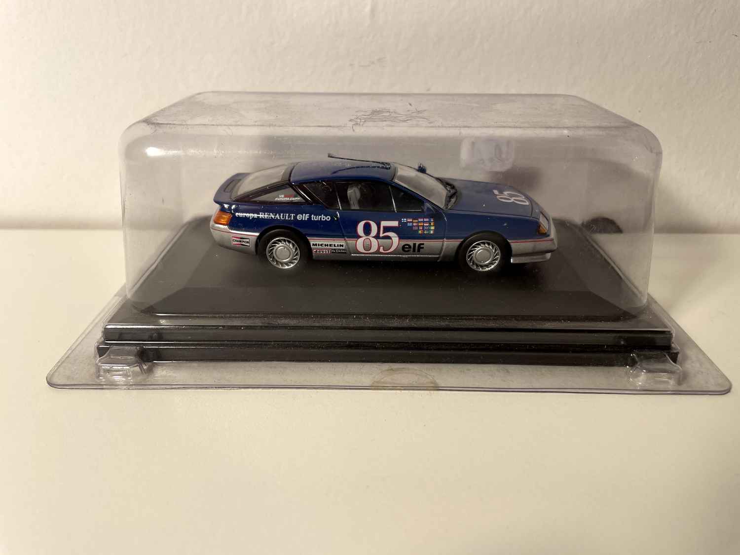 Renault Alpine V6 GT turbo Europa Cup azul de 1985 (número 85)