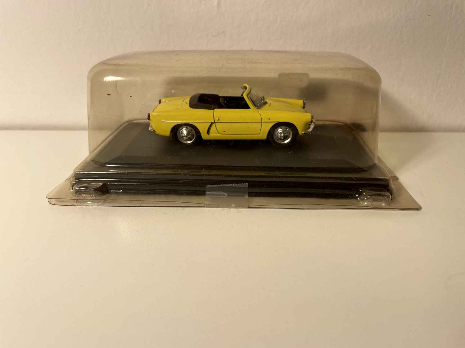 Renault Alpine convertible amarillo de 1958