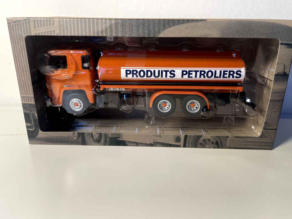 SCANIA 141 orange Tankwagen "Ölprodukte" (ein kaputter Spiegel)