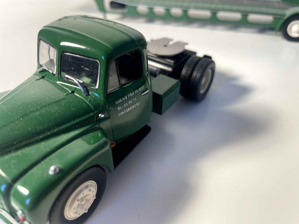 Camion trasportatore di auto Citroën U55 verde IXO (1 specchietto rotto ma presente e 1 specchietto assente)