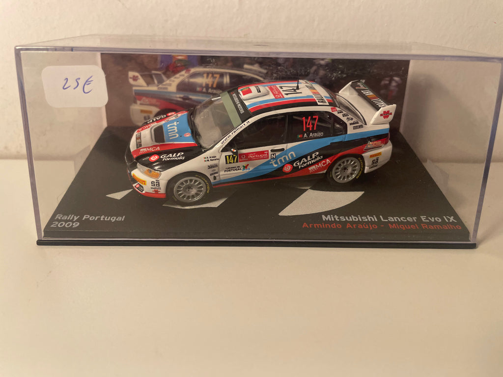 Mitsubishi Lancer Evo IX blanche, bleue, noire et rouge numéro 147 - rallye du Portugal de 2009