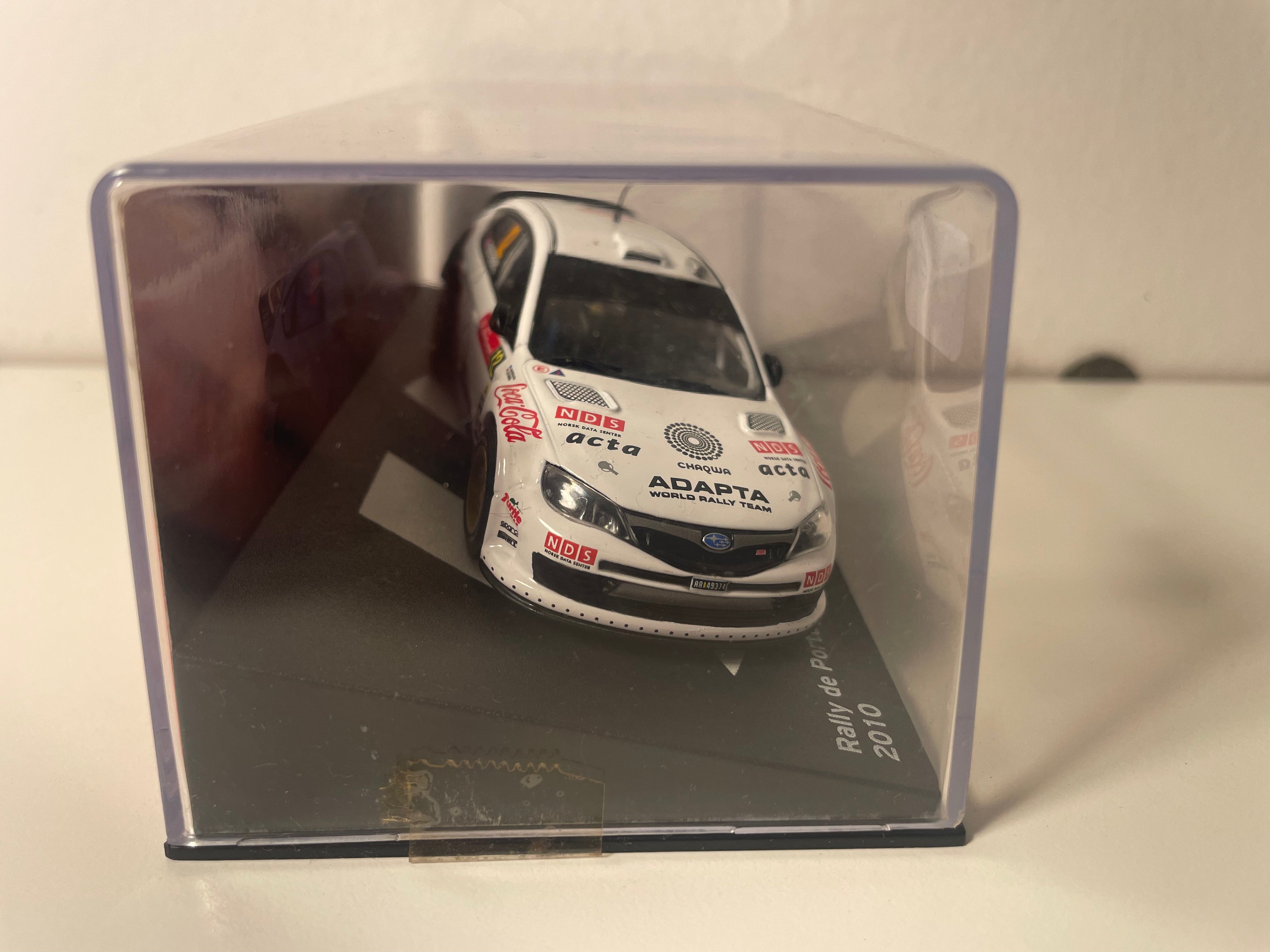 Subaru Impreza WRC 08 biała i czarna numer 12 - rajd Portugalii 2010