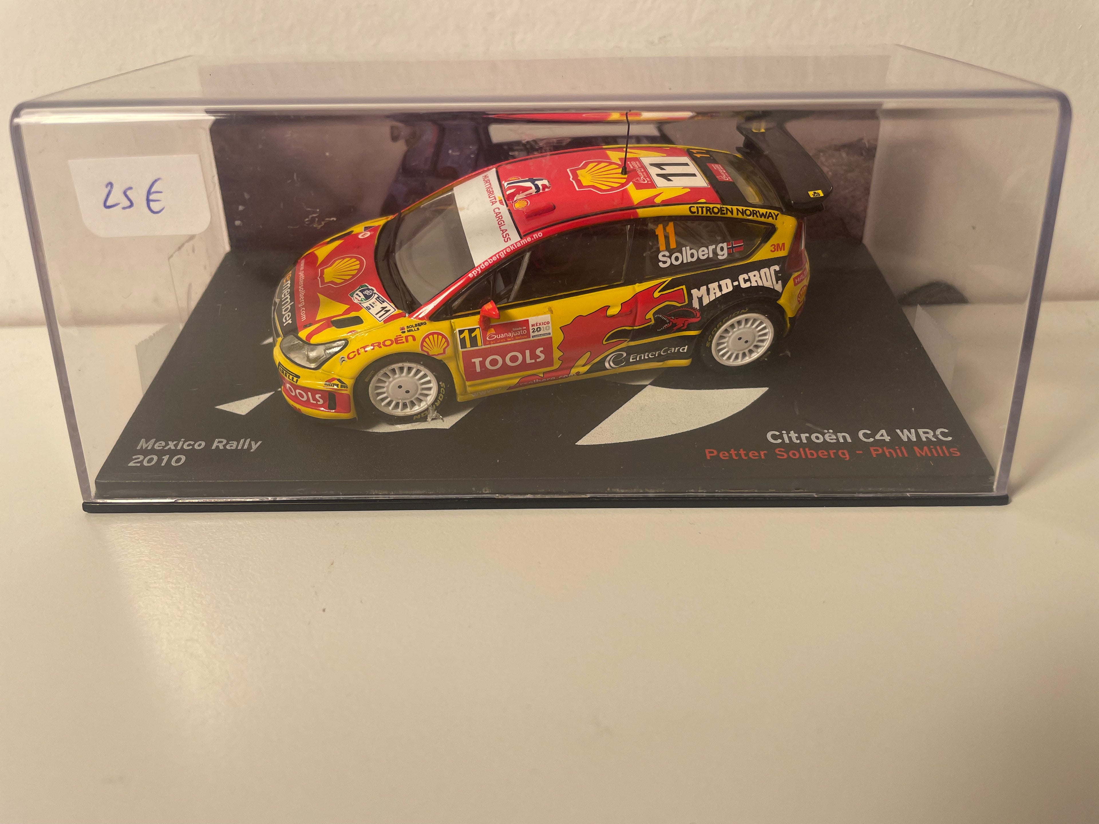 Citroën C4 WRC jaune, rouge et noire numéro 11 - rallye du Mexique de 2010