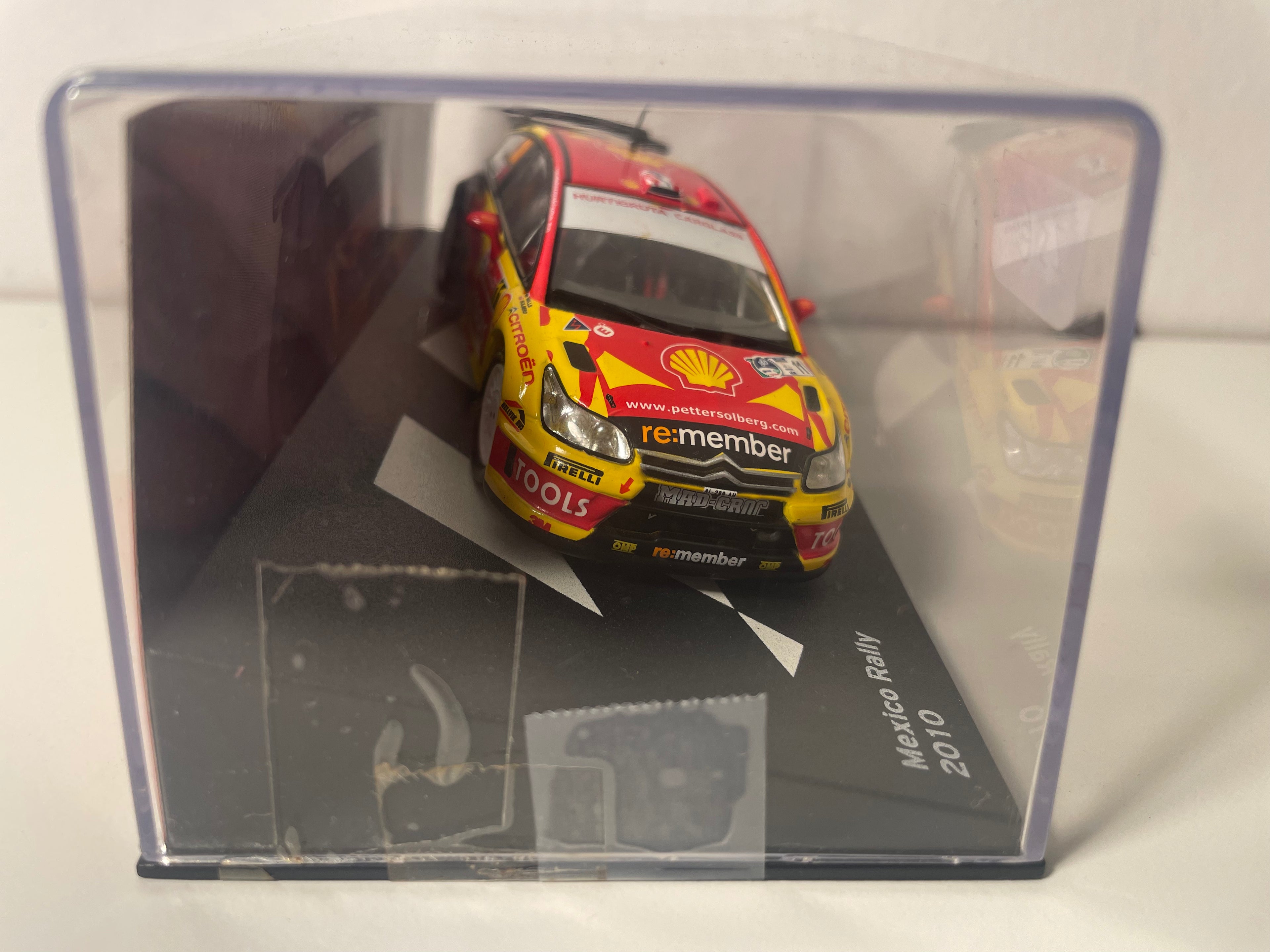 Citroën C4 WRC jaune, rouge et noire numéro 11 - rallye du Mexique de 2010