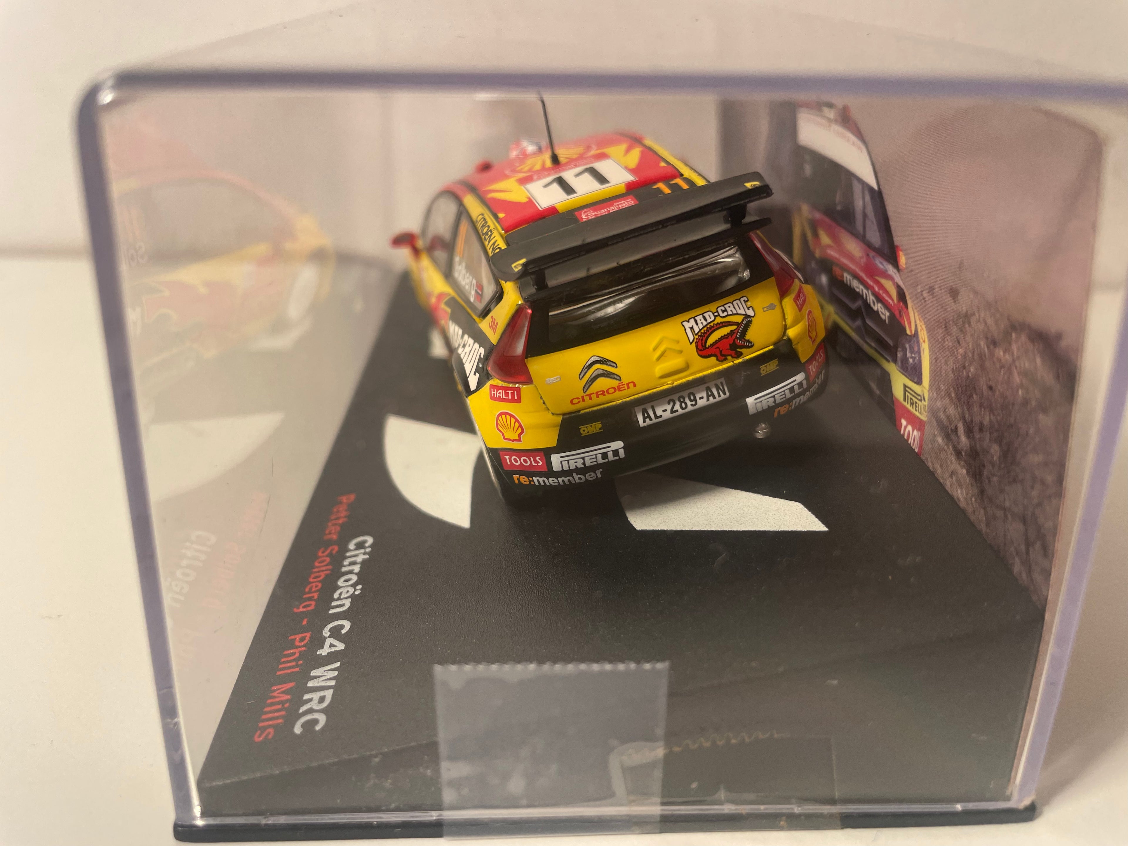 Citroën C4 WRC jaune, rouge et noire numéro 11 - rallye du Mexique de 2010