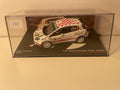 Fiat Abarth Grande Punto S2000 blanche et rouge et toit à damier numéro 2 - Rallye de San-Rémo de 2009
