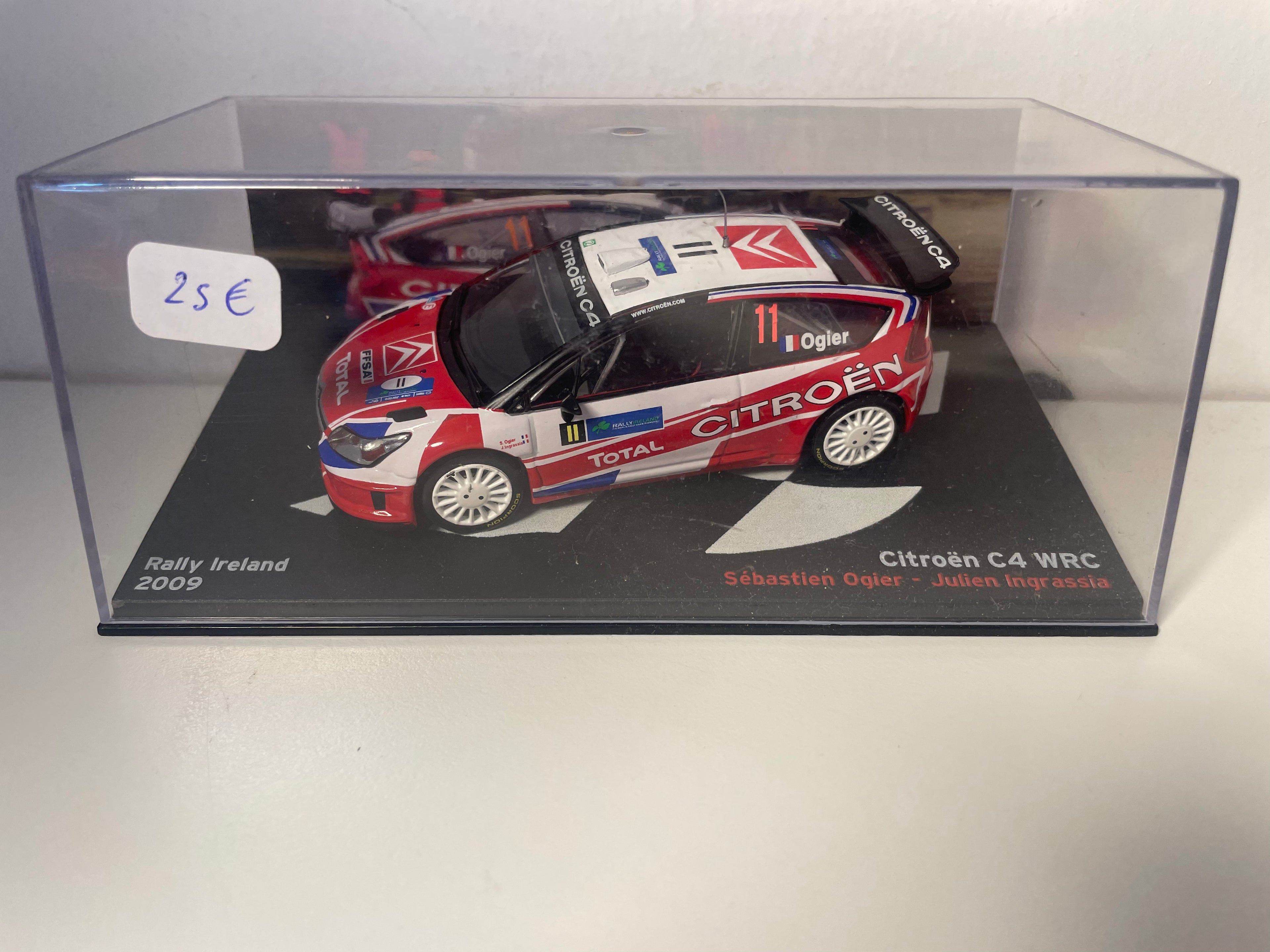 Citroën C4 WRC blanche et rouge numéro 11 - rallye d'Irlande de 2009